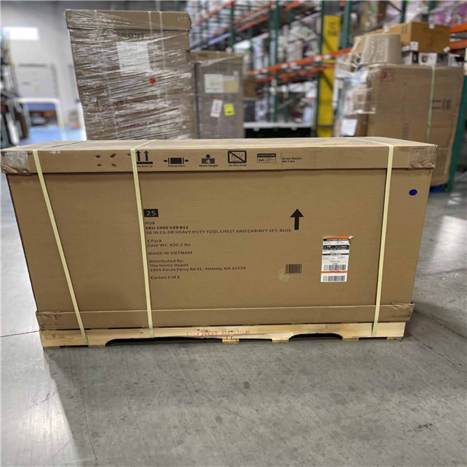 DALLAS LOCATION- HUSKY 56IN 23-DR HEAVY DUTY TOOL CHEST AND CABINET SET  BLUE