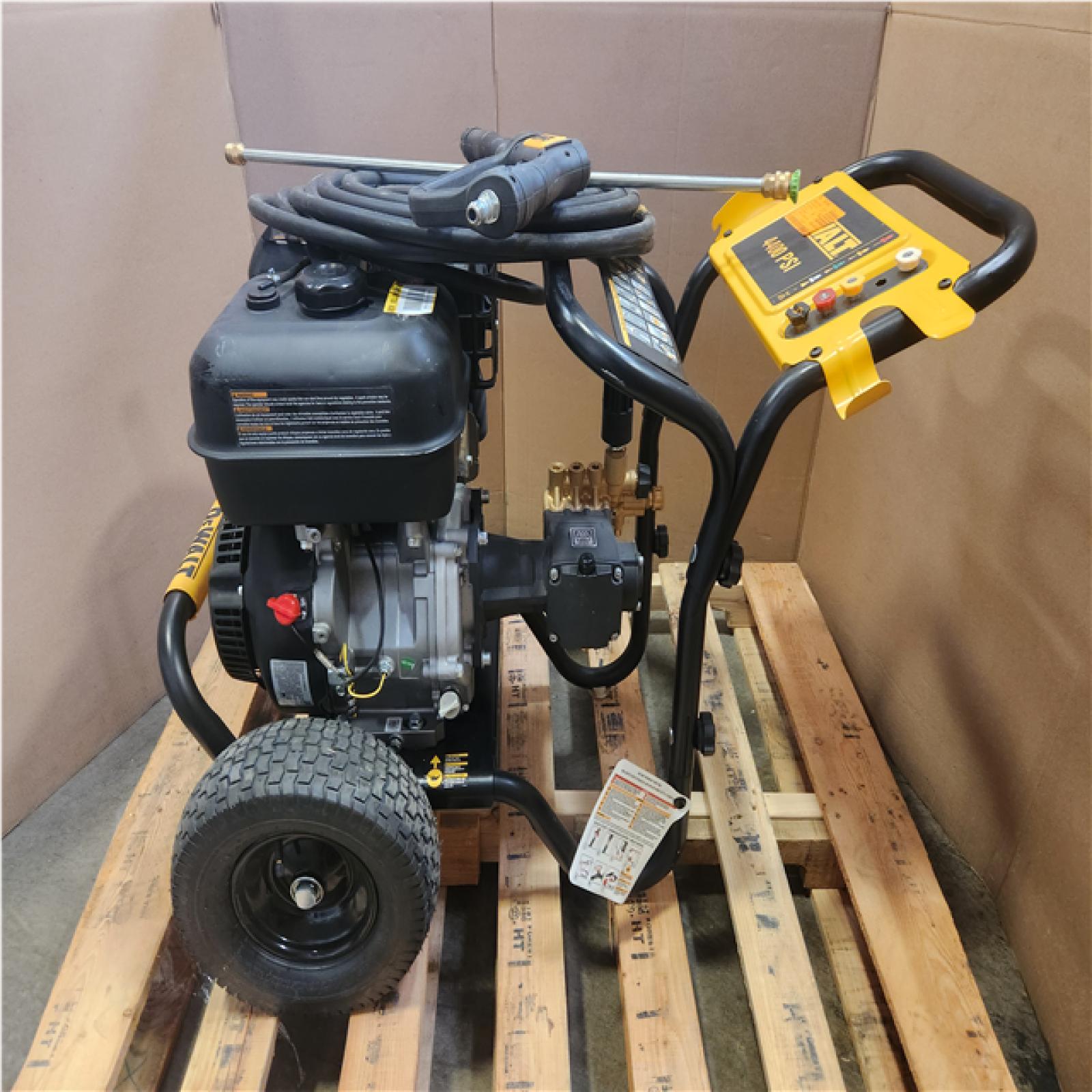 Phoenix LIKE NEW DEWALT 4400 PSI 4.0 GPM Cold Water Gas Pressure Washer