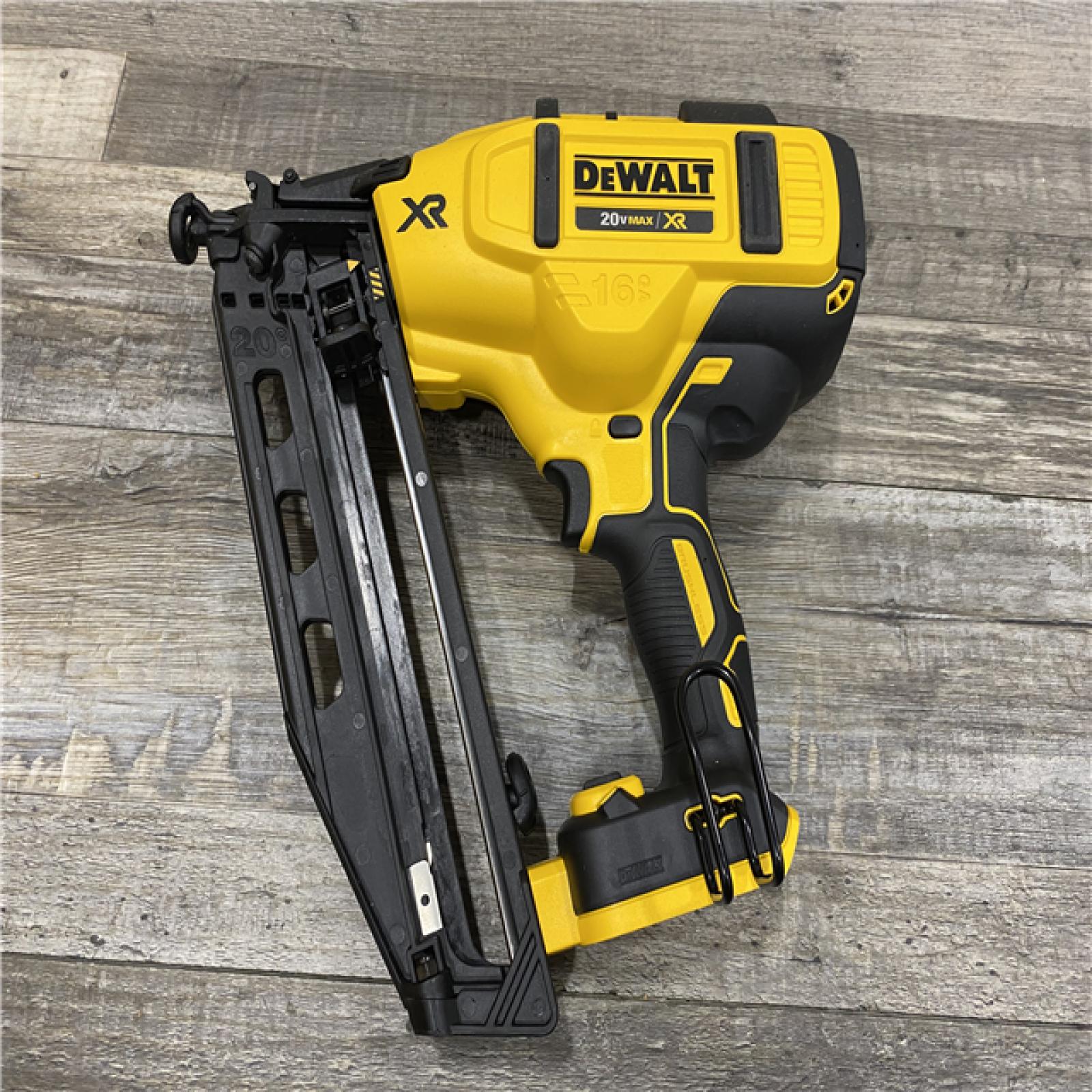 AS-IS DEWALT 20V MAX XR 16-Gauge Electric Cordless Angled Finishing Nailer Kit