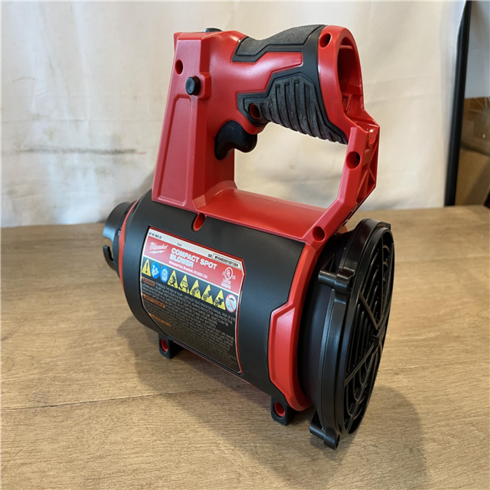 AS-IS Milwaukee 12V Lithium-Ion Cordless Compact Spot Blower (Tool-Only)