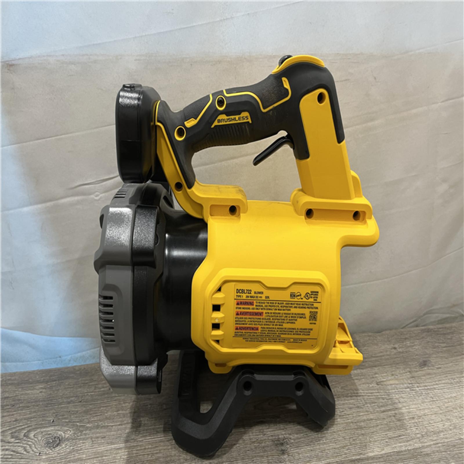 AS-IS DEWALT 20V MAX* XR Brushless Cordless Handheld Blower Kit
