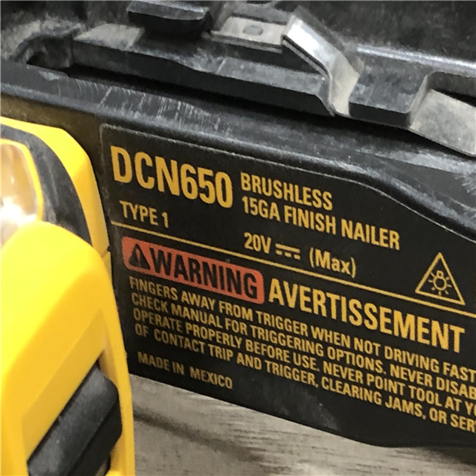 AS-IS DeWalt 15 GA ANGLED FINISH NAILER KIT