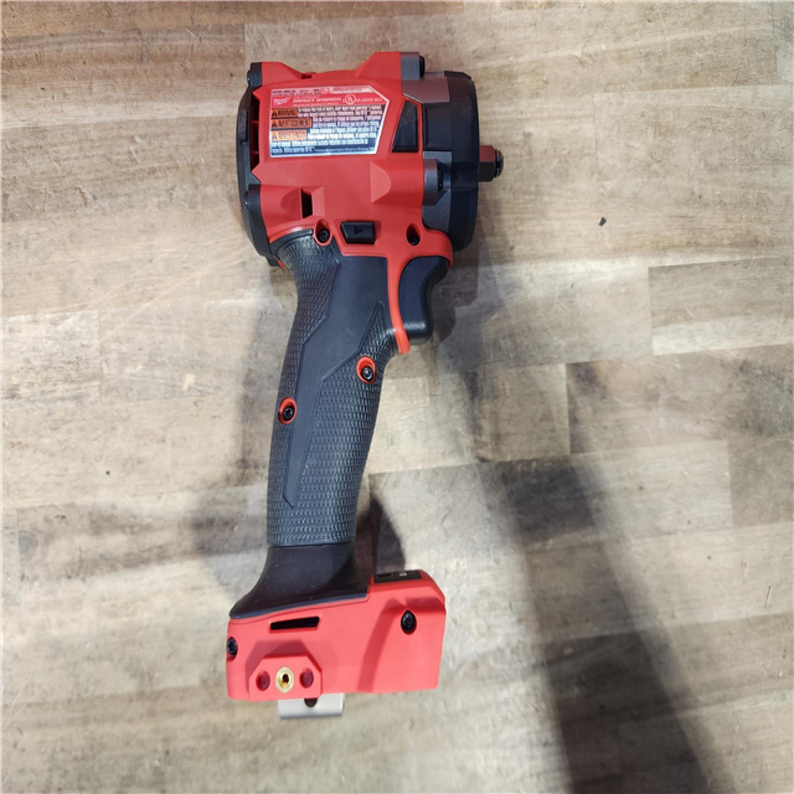 HOUSTON LOCATION - AS-IS (APPEARS LIKE NEW) Milwaukee FUEL 18V Lithium-Ion Brushless Cordless 3/8 in. Compact Impact Wrench Kit