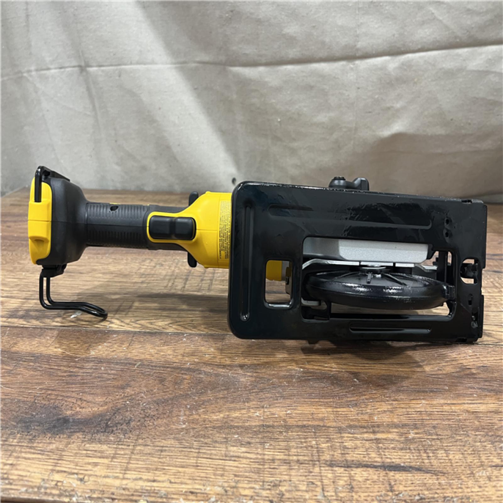 AS-IS DeWalt 20V MAX ATOMIC with POWERSTACK 4-1/2 in. Cordless Brushless Circular Saw Kit (Battery & Charg