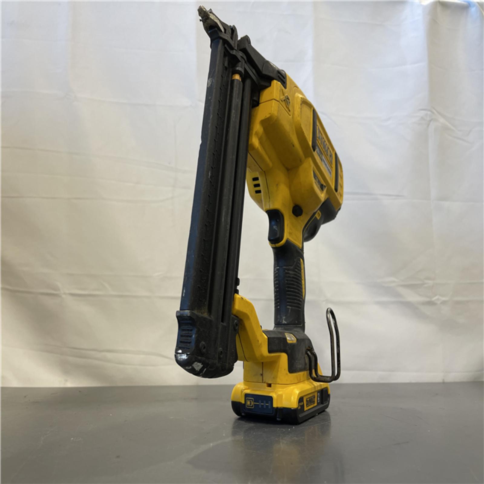 AS-IS - DEWALT 20V MAX XR 18 Gauge Brad Nailer Kit