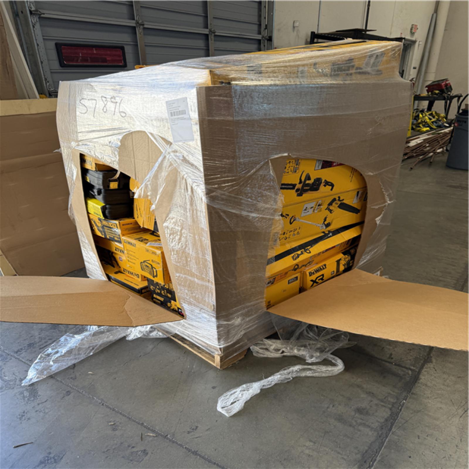California AS-IS POWER TOOLS Partial Lot (3 Pallets) P-R057896