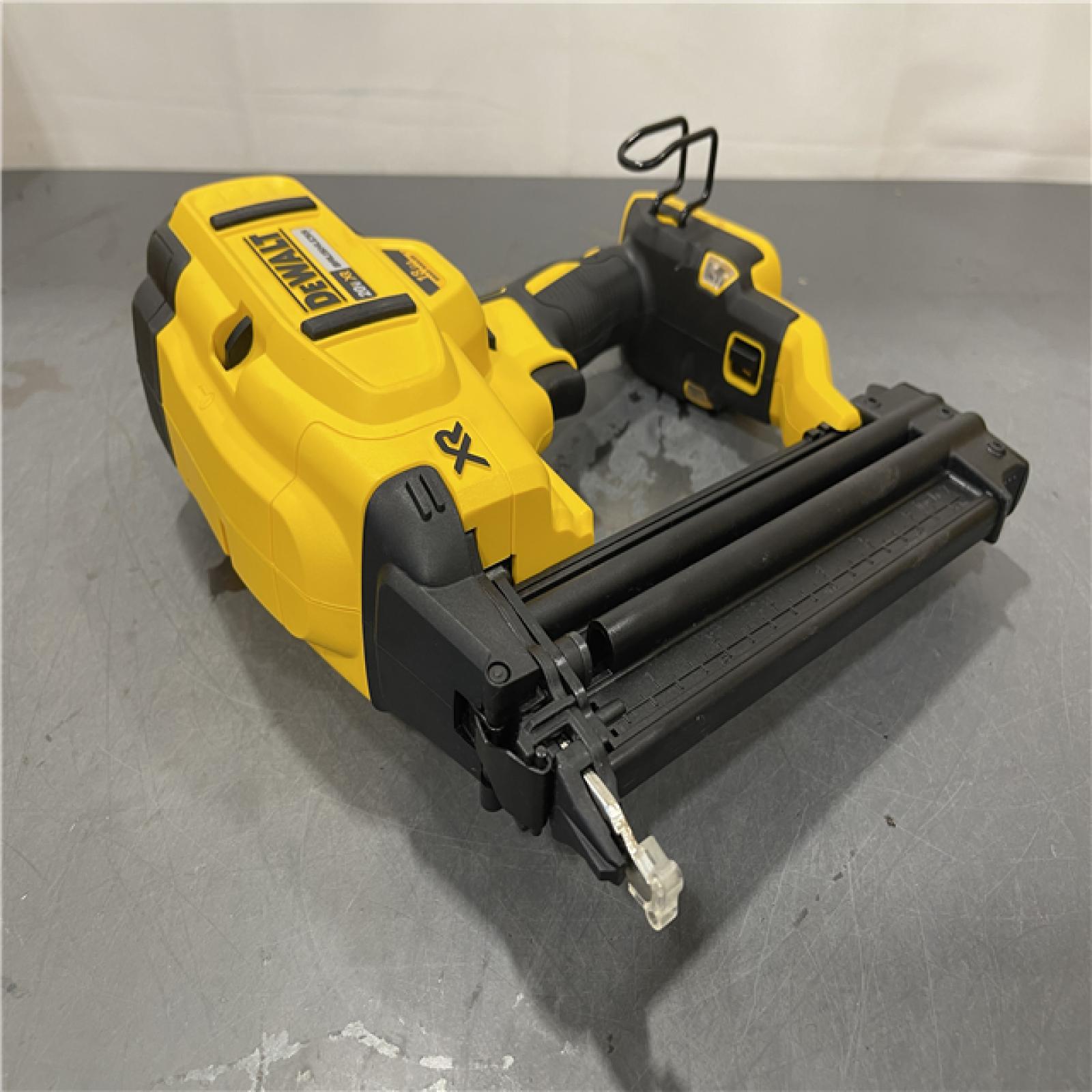 AS-IS - DeWalt 20V MAX XR Lithium-Ion Electric Cordless 18-Gauge Brad Nailer
