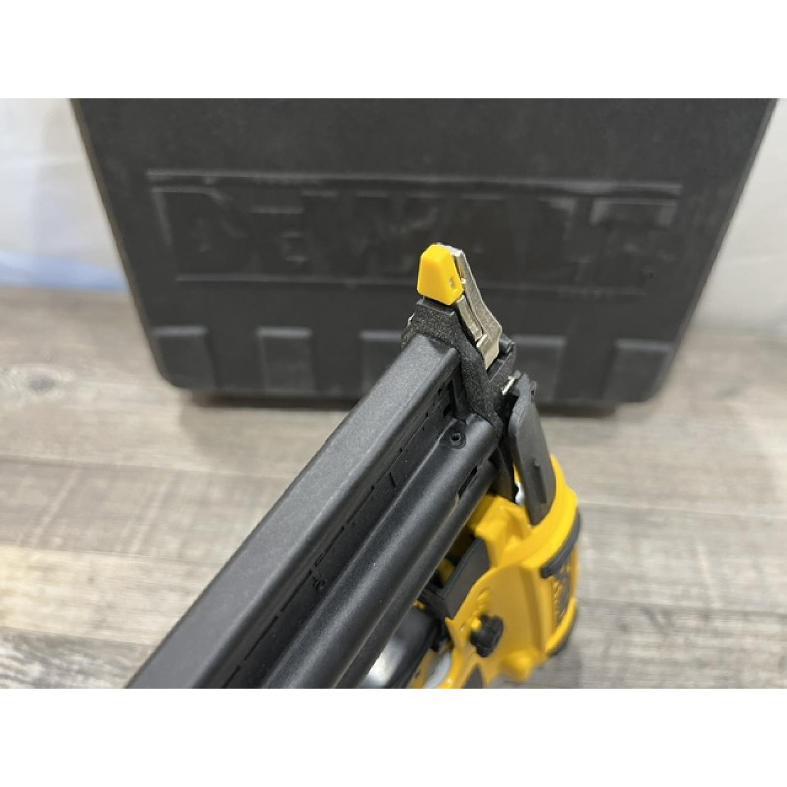 AS-IS DEWALT 18-Gauge Pneumatic Brad Nailer