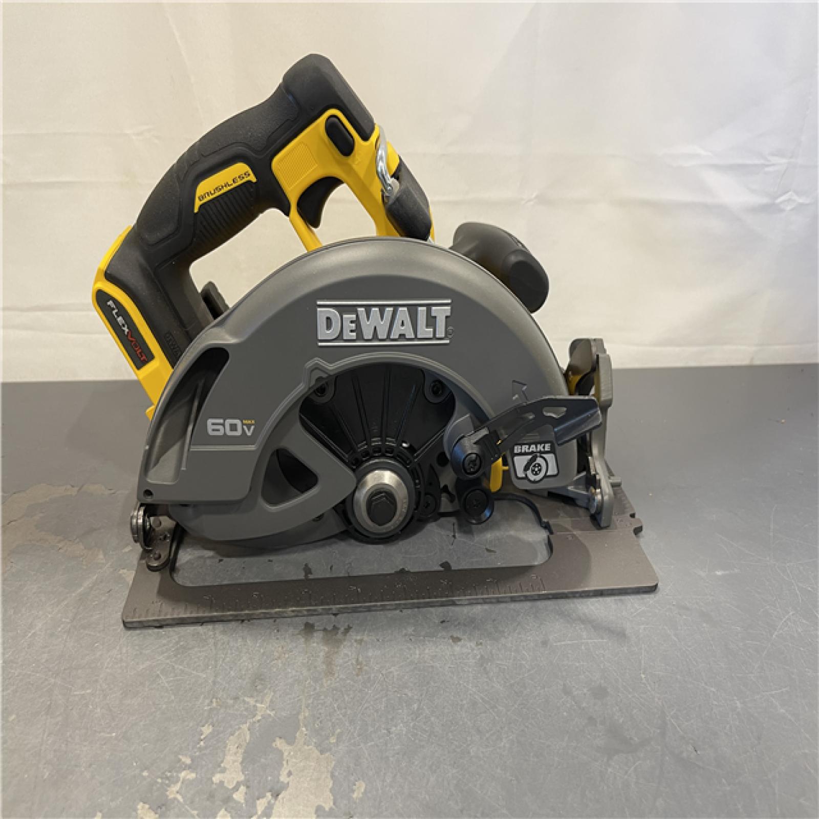 AS-IS - DeWALT FLEXVOLT 60V MAX Cordless Brushless 7-1/4 in. Circular Saw with Brake