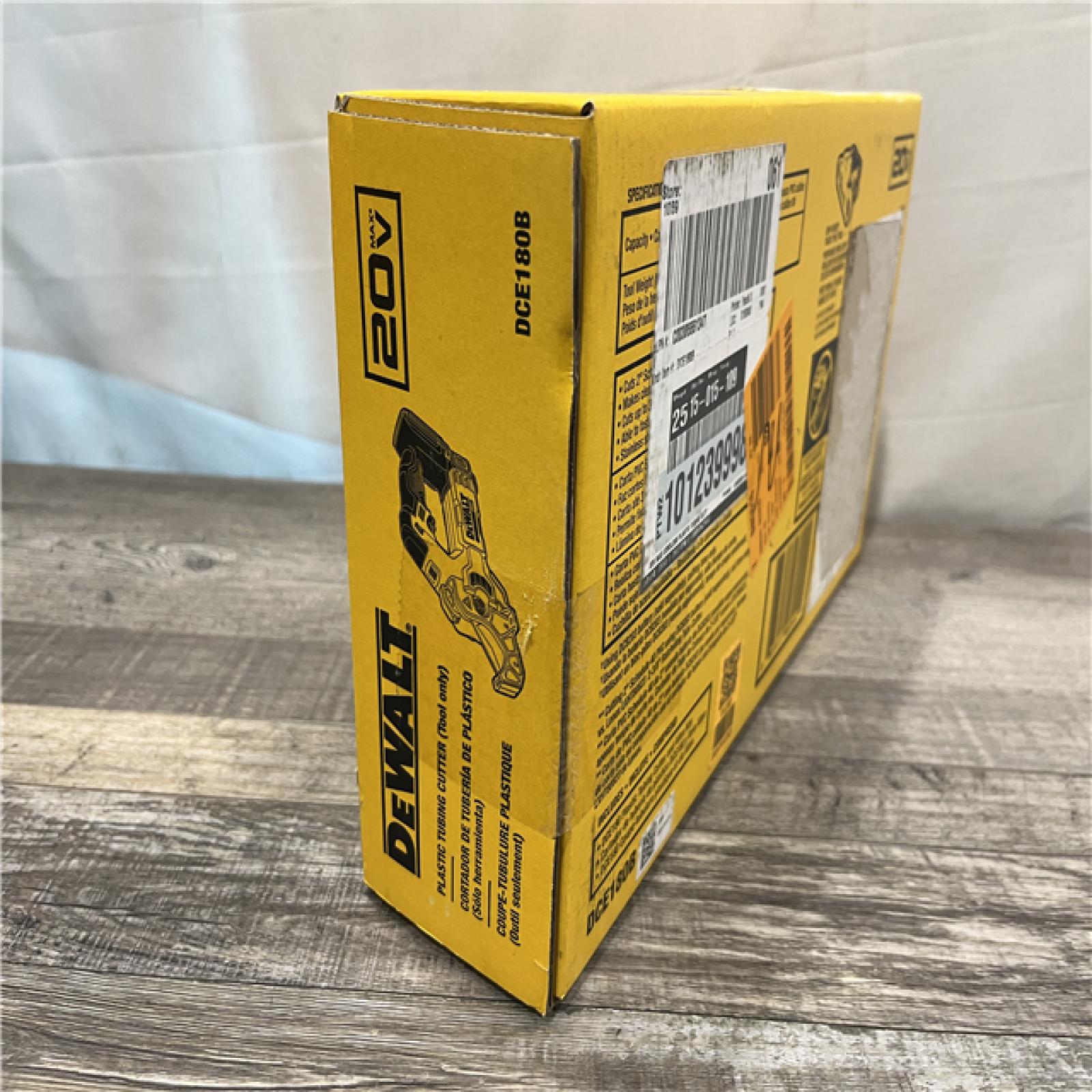 NEW - DEWALT 20V MAX Cordless Plastic Tubing Cutter (Tool Only)