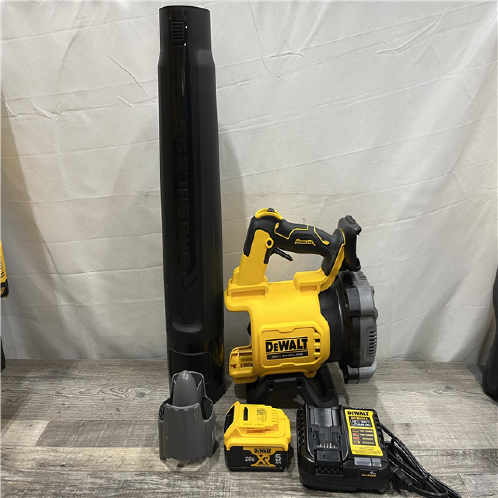 AS-IS DEWALT 20V MAX* XR Brushless Cordless Handheld Blower Kit