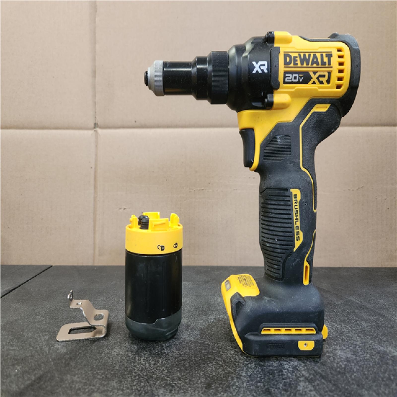 Phoenix LIKE NEW DEWALT 20-Volt MAX Cordless 3/16 in. Rivet Tool (Tool-Only)