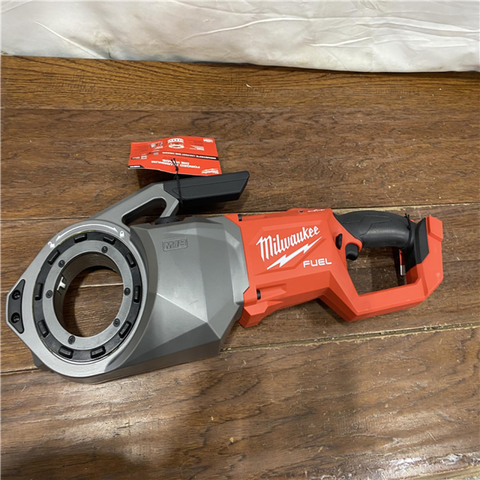 AS-ISMilwaukee Tool Power Pipe Threaders; Type: Cordless Pipe Threader ; Maximum Pipe Capacity: 2in ; Voltage: 18; 18V ; Voltage: 18V ; Spindle Speed: 41