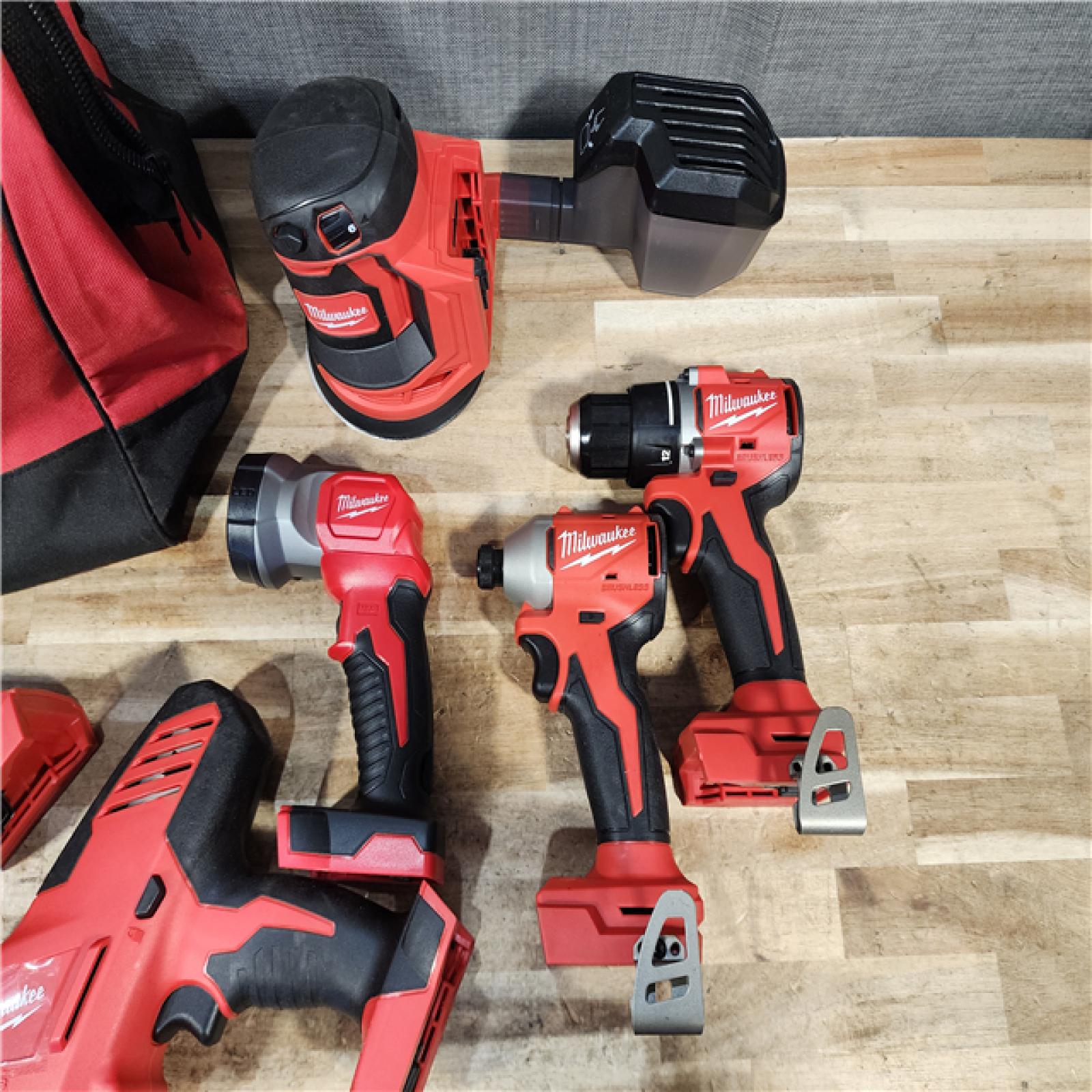 HOUSTON LOCATION - AS-IS MILWAUKEE 6 TOOL COMBO