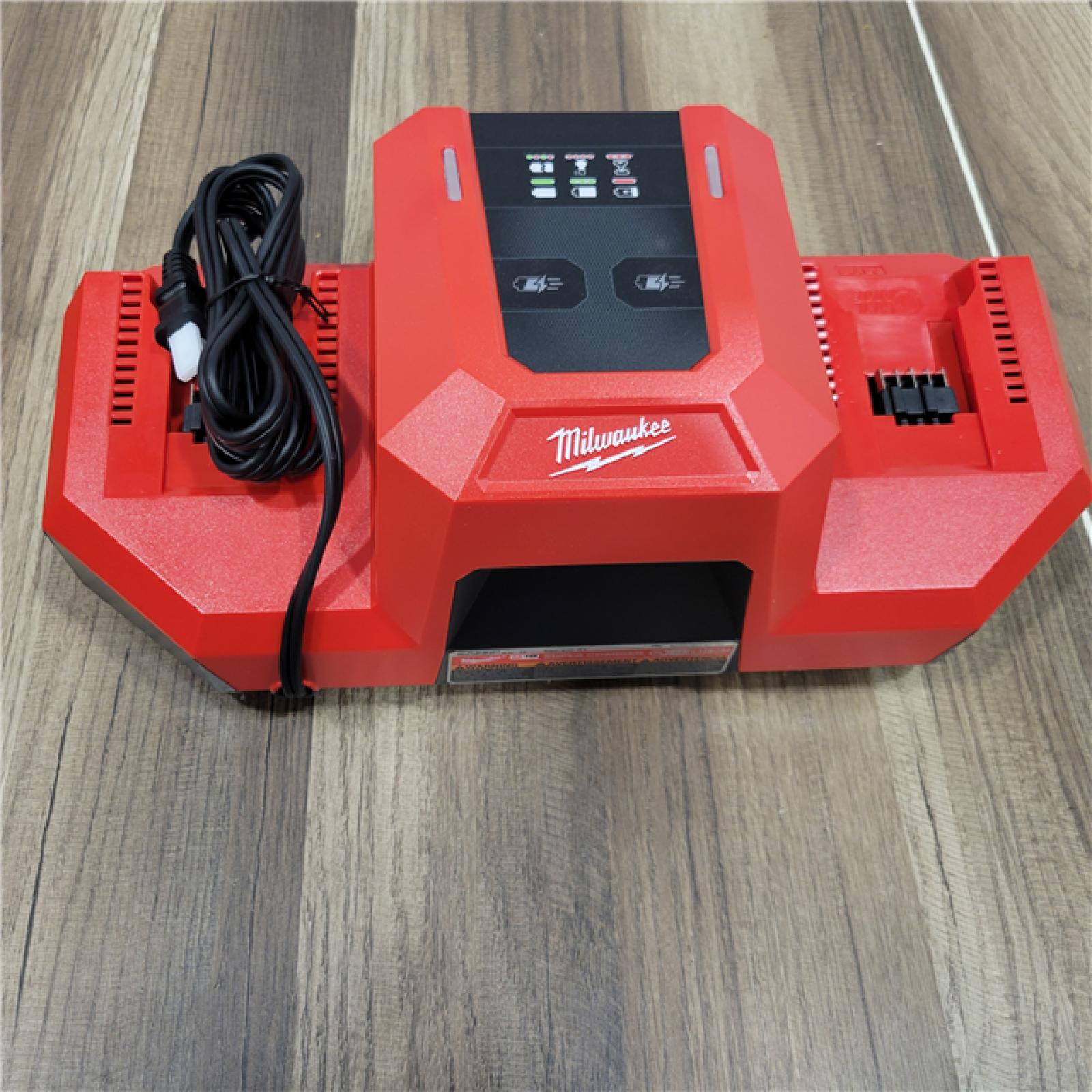 LIKE NEW! Milwaukee  M18 18V Dual Bay Simultaneous Super Charger