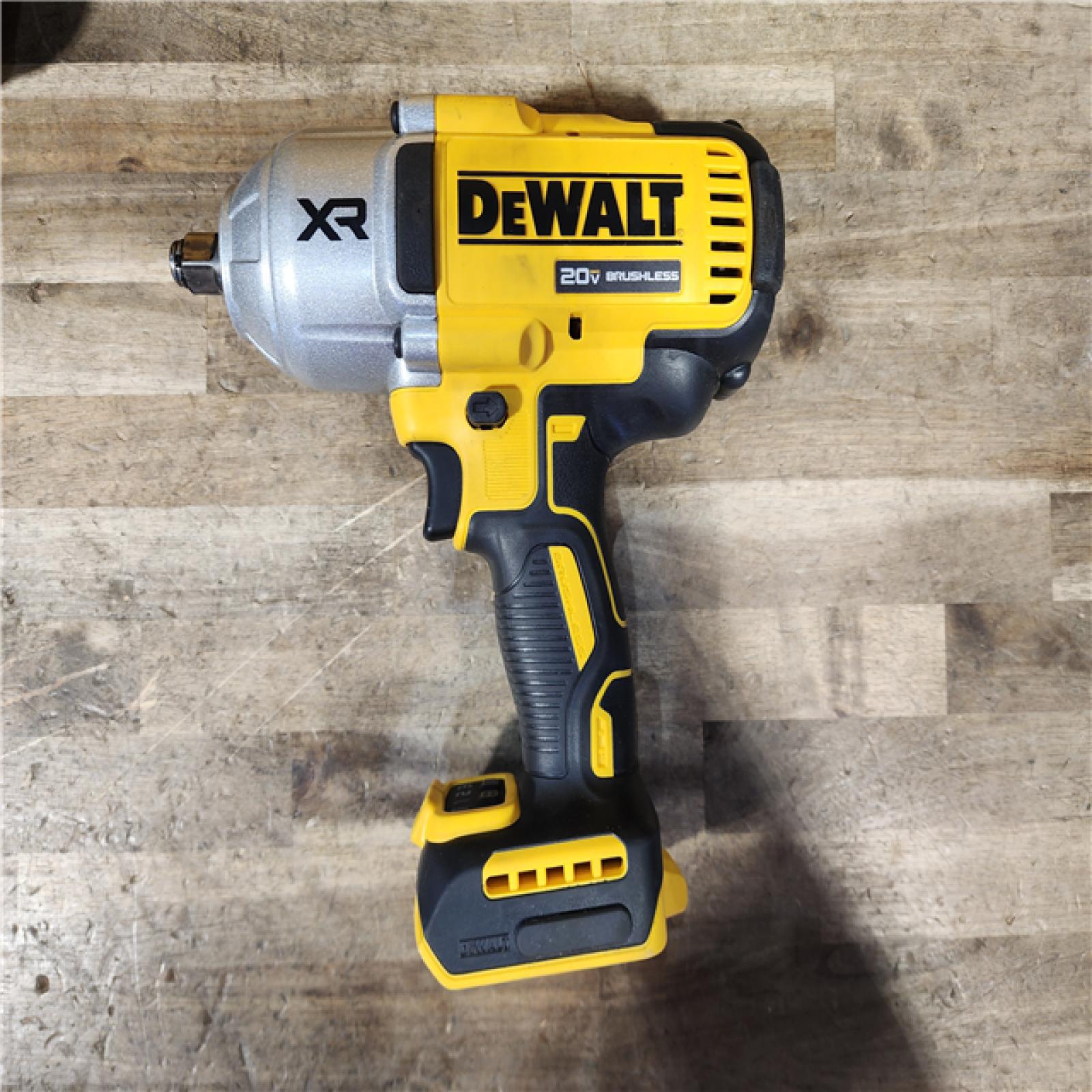 HOUSTON LOCATION - AS-IS Dewalt 20V MAX Lithium-Ion Cordless 1/2 in. Impact Wrench Kit W/ BATTERY & CHARGER