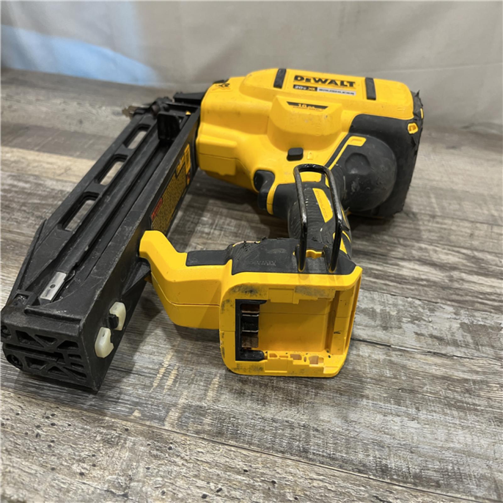AS-IS DEWALT 20V MAX XR 16-Gauge Lithium-Ion Cordless Finish Nailer (Tool Only)