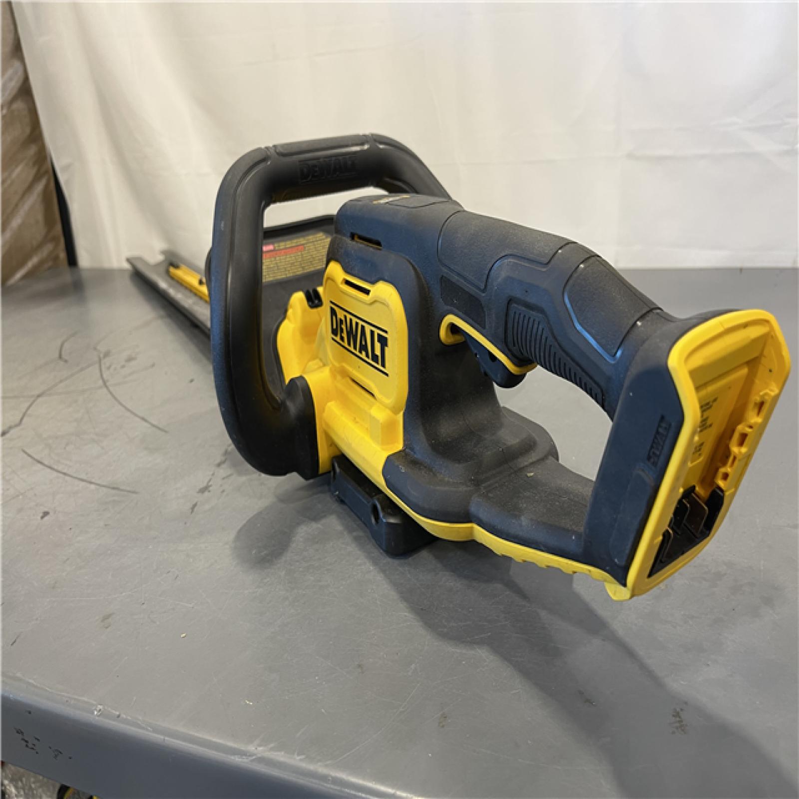 AS-IS - DeWalt 20V MAX 22 in. Cordless Battery Powered Hedge Trimmer