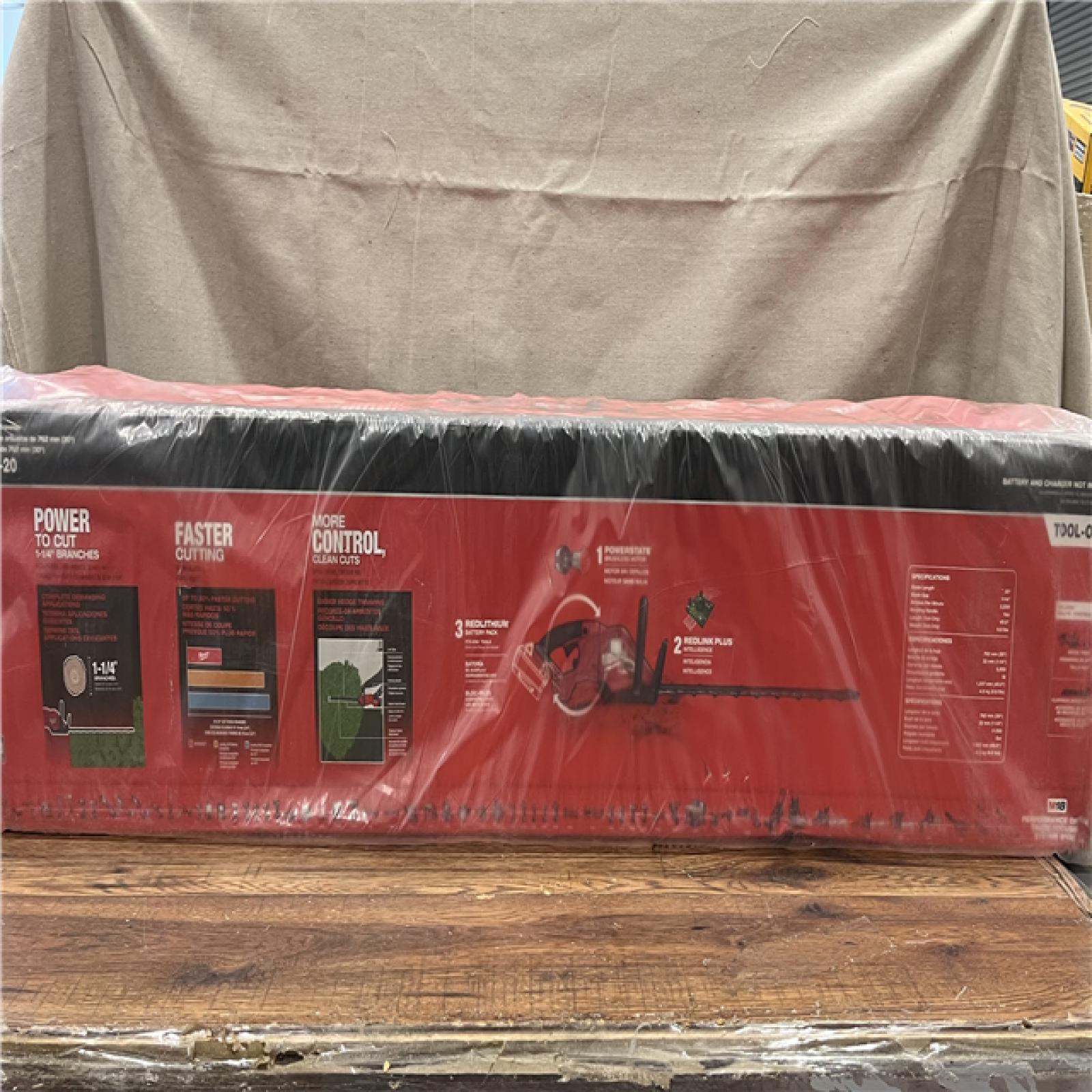 NEW MILWAUKEE M18 FUEL 18V 30 in. Brushless Cordless Battery Powered Hedge Trimmer (Tool-Only)
