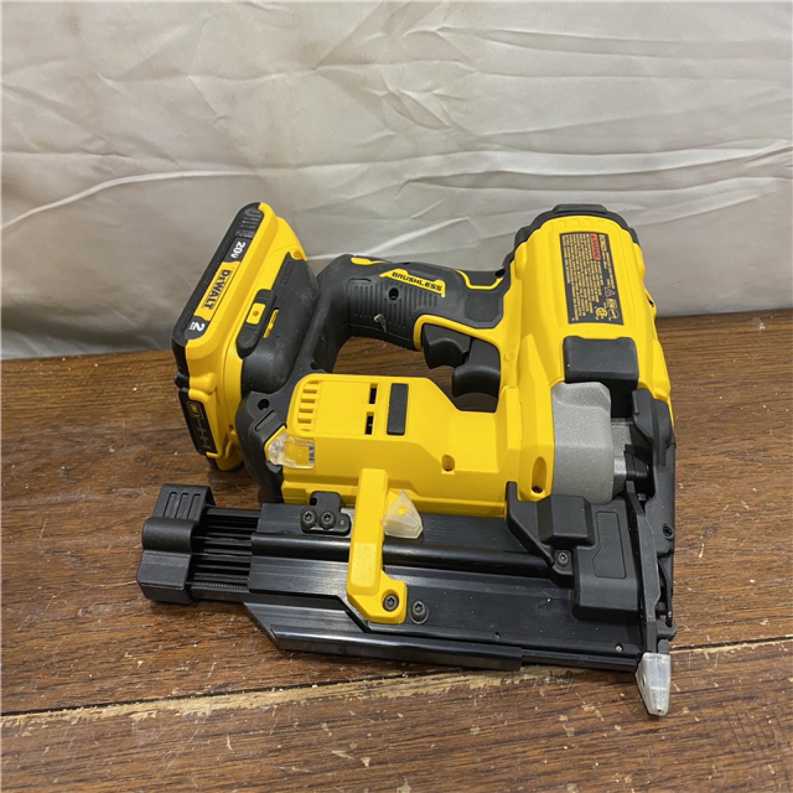 AS-IS DEWALT ATOMIC 20V MAX Lithium Ion Cordless 23 Gauge Pin Nailer Kit with 3.0Ah Battery and Charger