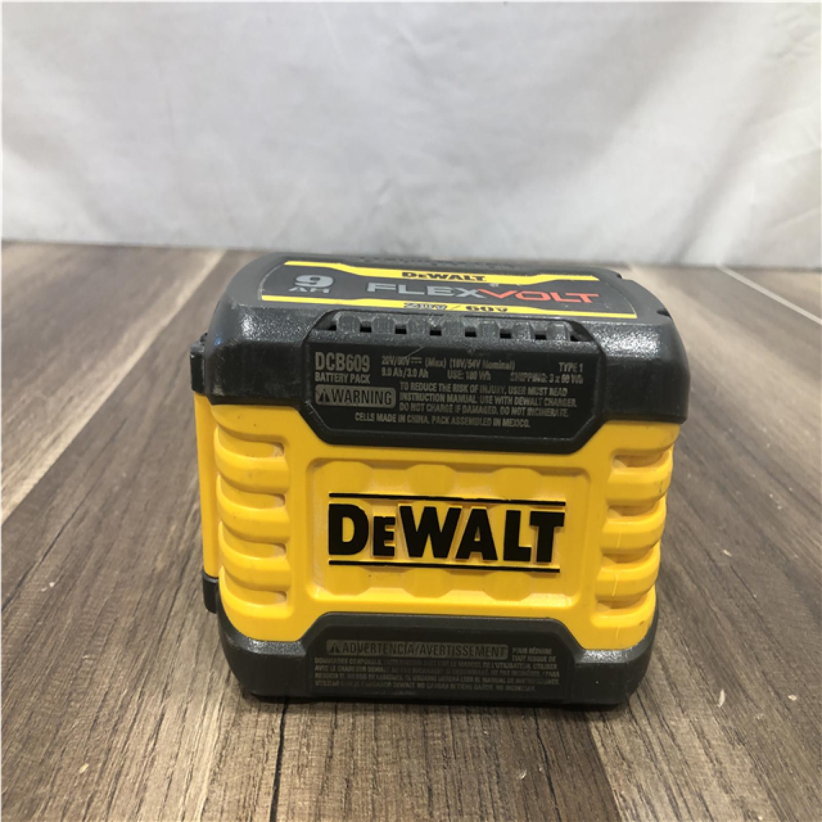 AS-IS DEWALT 20V/60V MAX FLEXVOLT Lithium-Ion 9.0Ah Battery and Charger Starter Kit