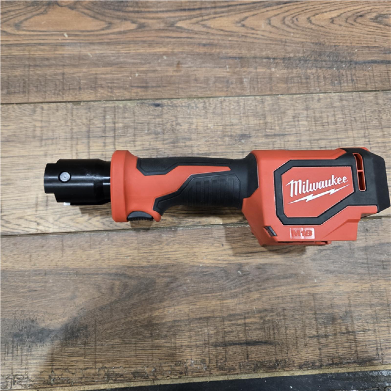 GOOD- Milwaukee M18 18-Volt Lithium-Ion Cordless Short Throw PEX Press Tool Kit w/ (3) Viega PureFlow Jaws