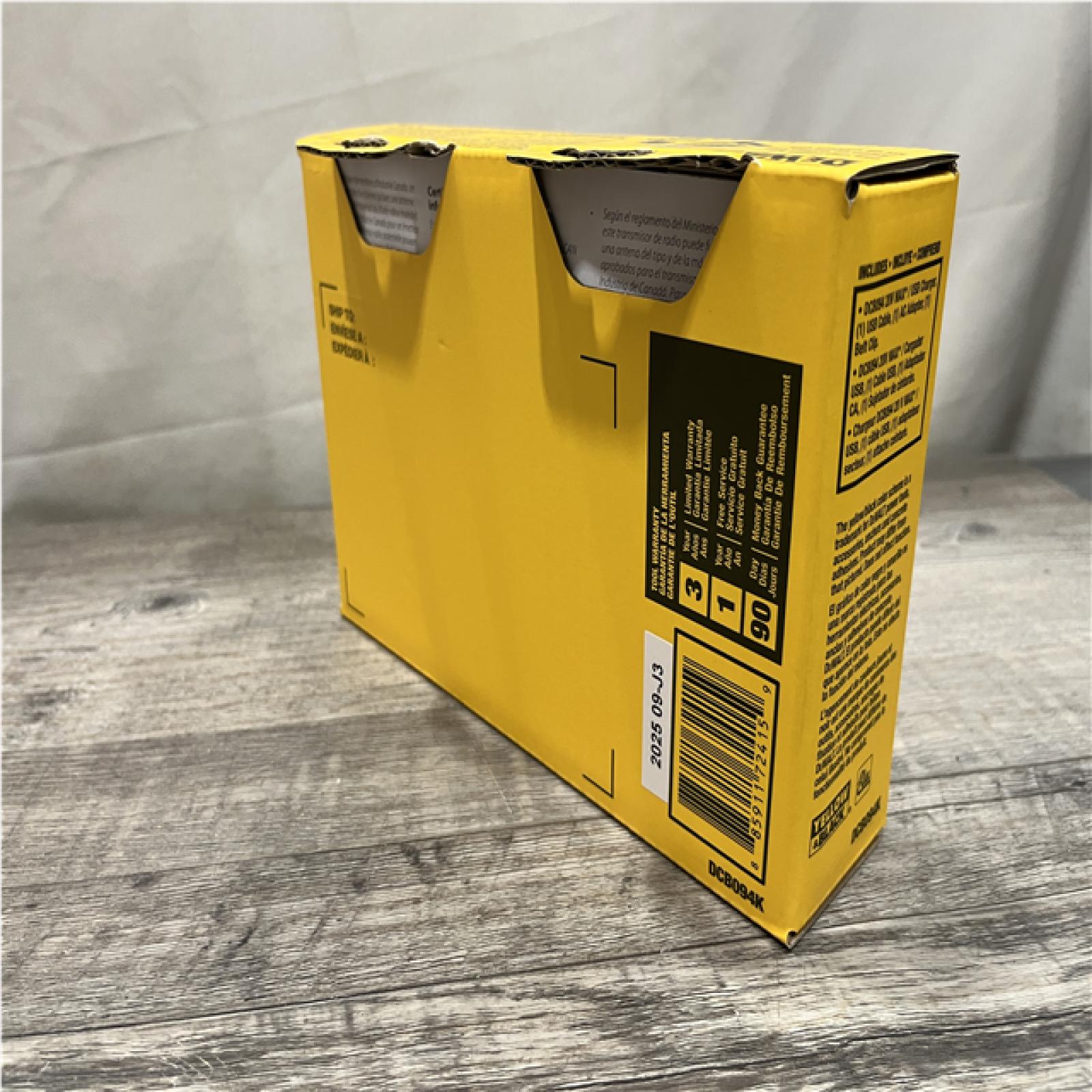 NEW - DEWALT 20V MAX Charger and USBC Adaptor Kit