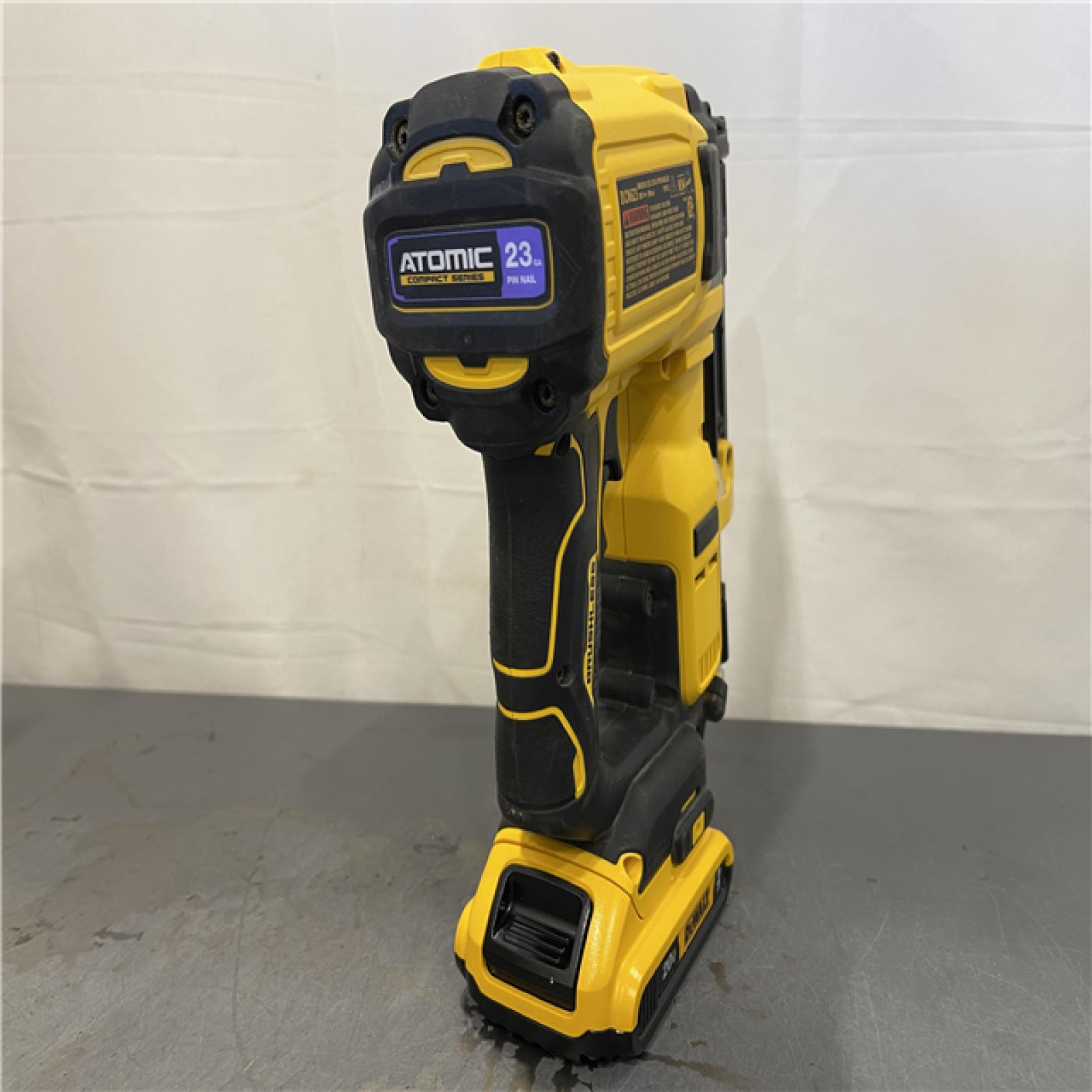 AS-IS - DeWalt ATOMIC 20V MAX Lithium Ion Cordless 23 Gauge Pin Nailer Kit