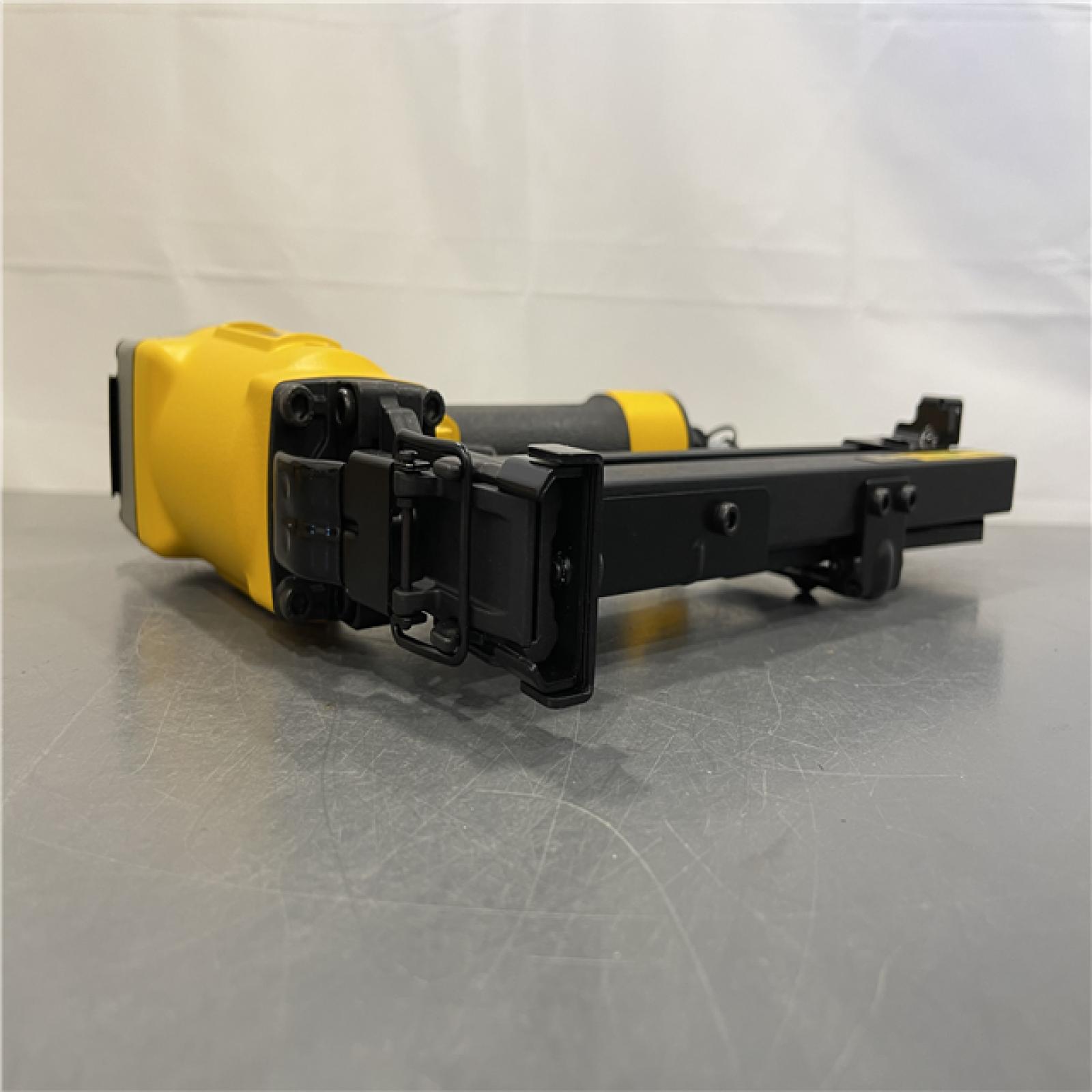 AS-IS - DeWalt 16 Gauge 1 Crown 2 Lathing Stapler