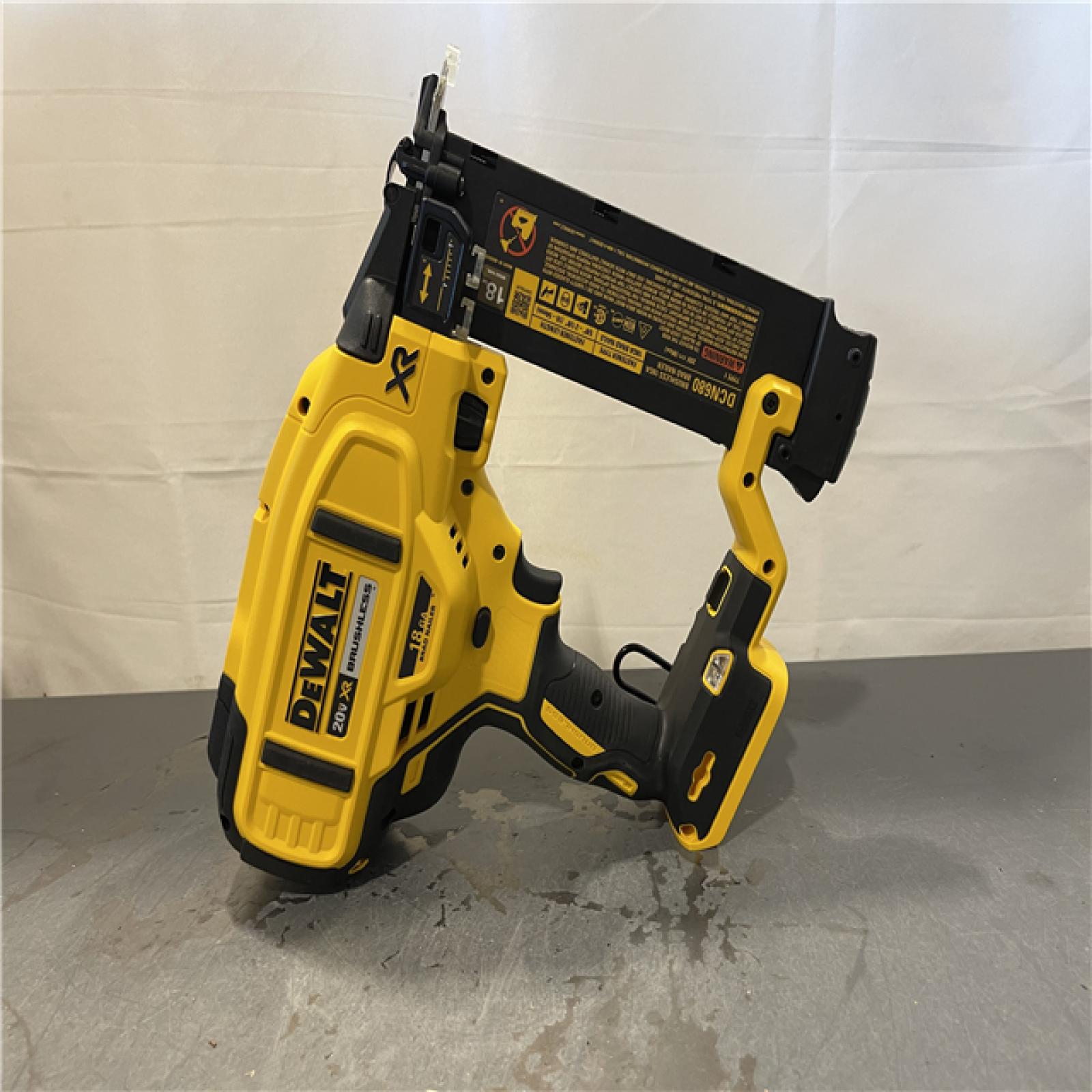 AS-IS - DeWalt 20V MAX XR Lithium-Ion Electric Cordless 18-Gauge Brad Nailer