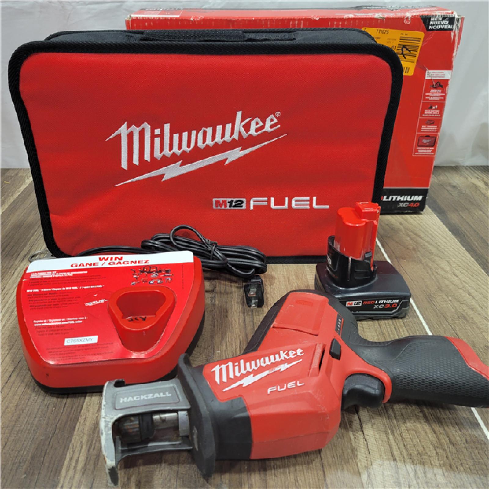 AS-IS MILWAUKEE M12 Fuel Kit De Sierra Sable Reciproca Hackzall Con 1 BaterÃ­a Milwaukee