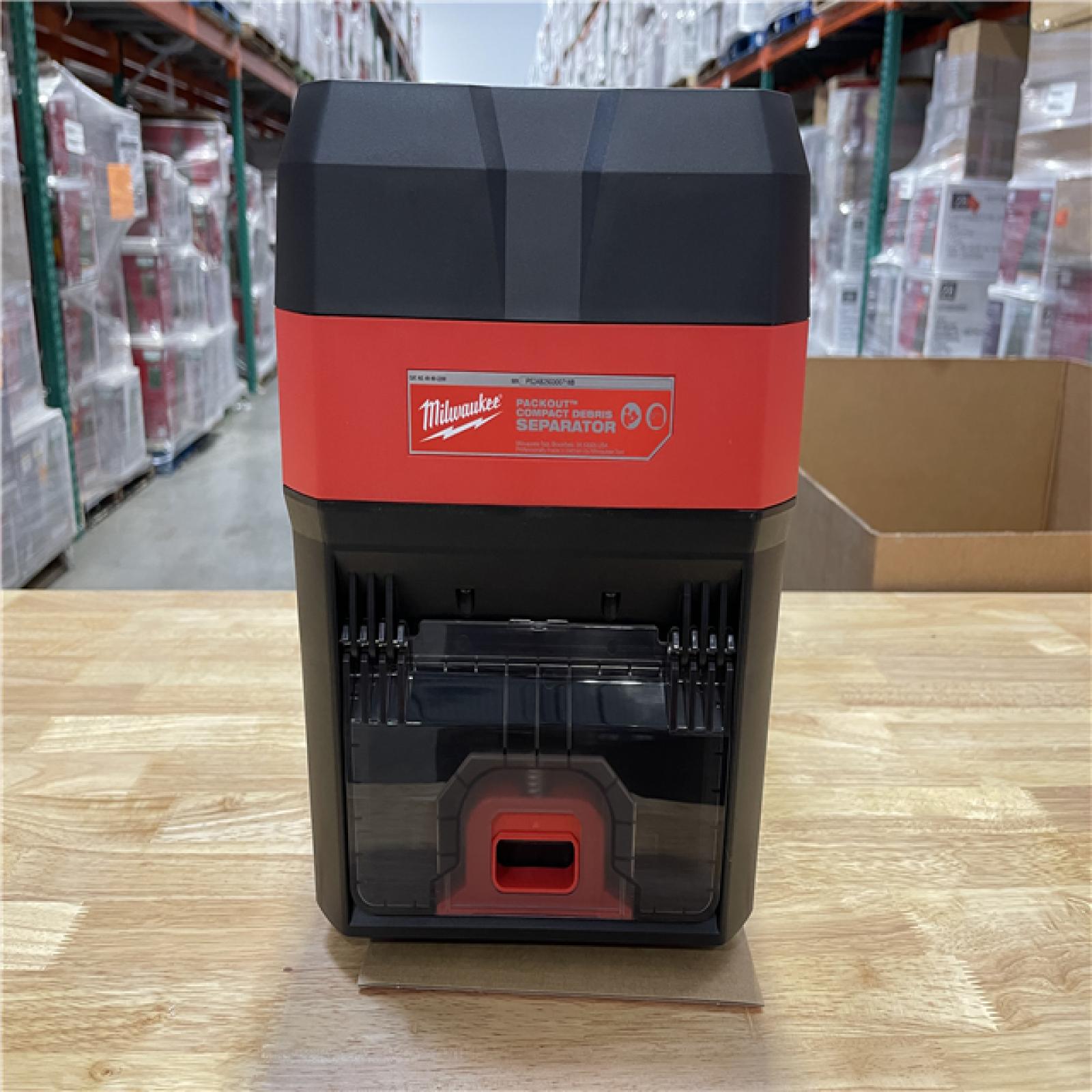 AS-IS -Milwaukee Packout Compact Debris Separator Wet/Dry Vac Attachment 2.5 Gal 1 Pc