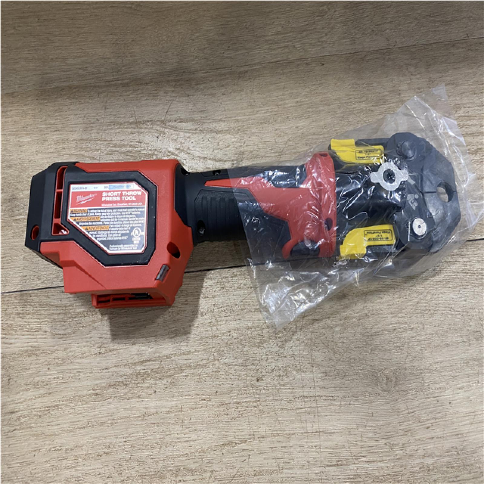 AS-IS - Milwaukee Electric Tool - 2674-22P - M18 Short Throw Press Tool Kit W/ Viega PureFlow Jaws