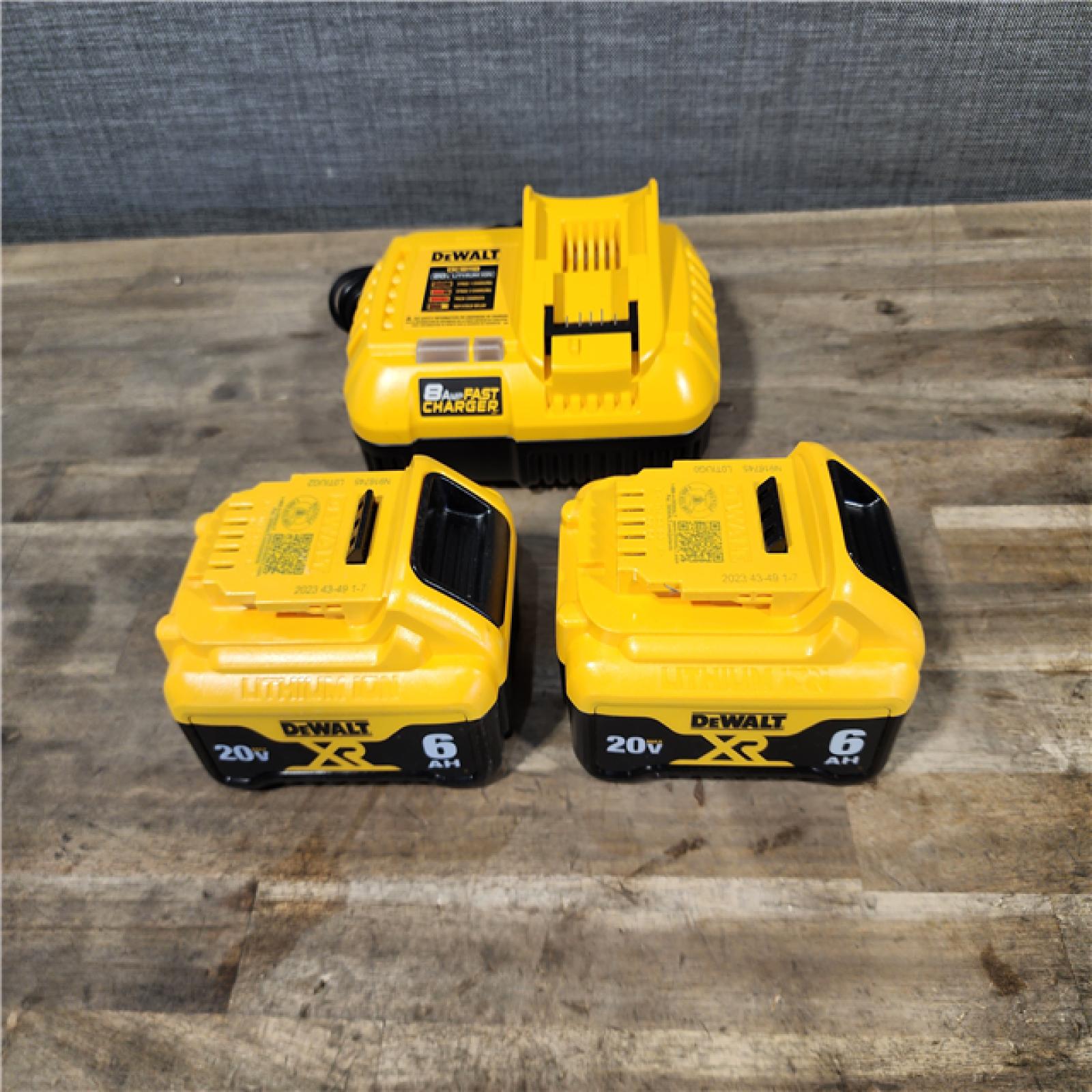 HOUSTON LOCATION - AS-IS DEWALT 2 TOOL COMBO KIT W/ (2) BATTERY & CHARGER