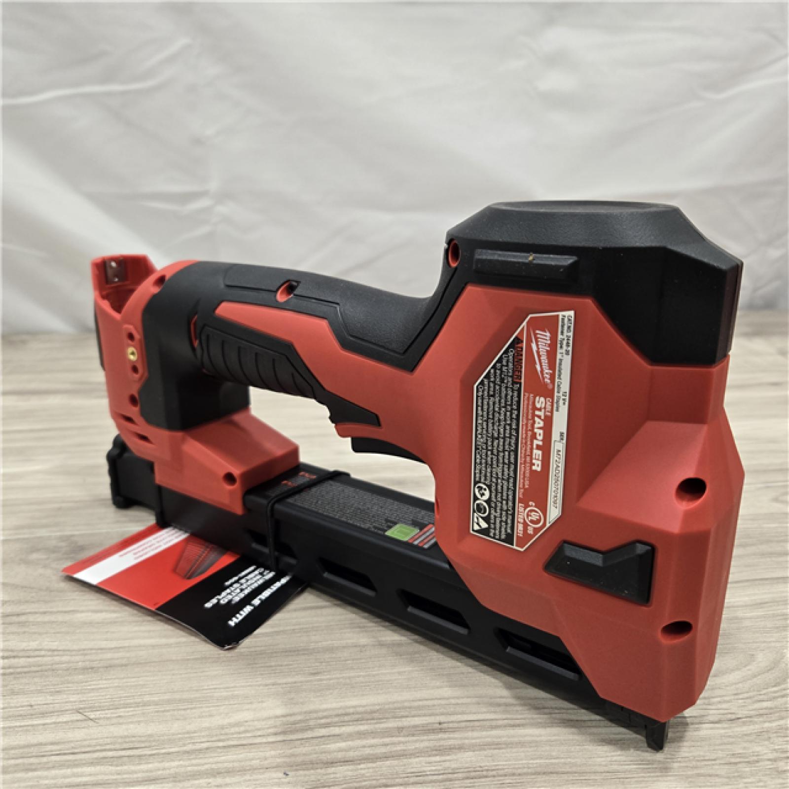 LIKE NEW! - Milwaukee M12 Cable Stapler (TOOL ONLY)