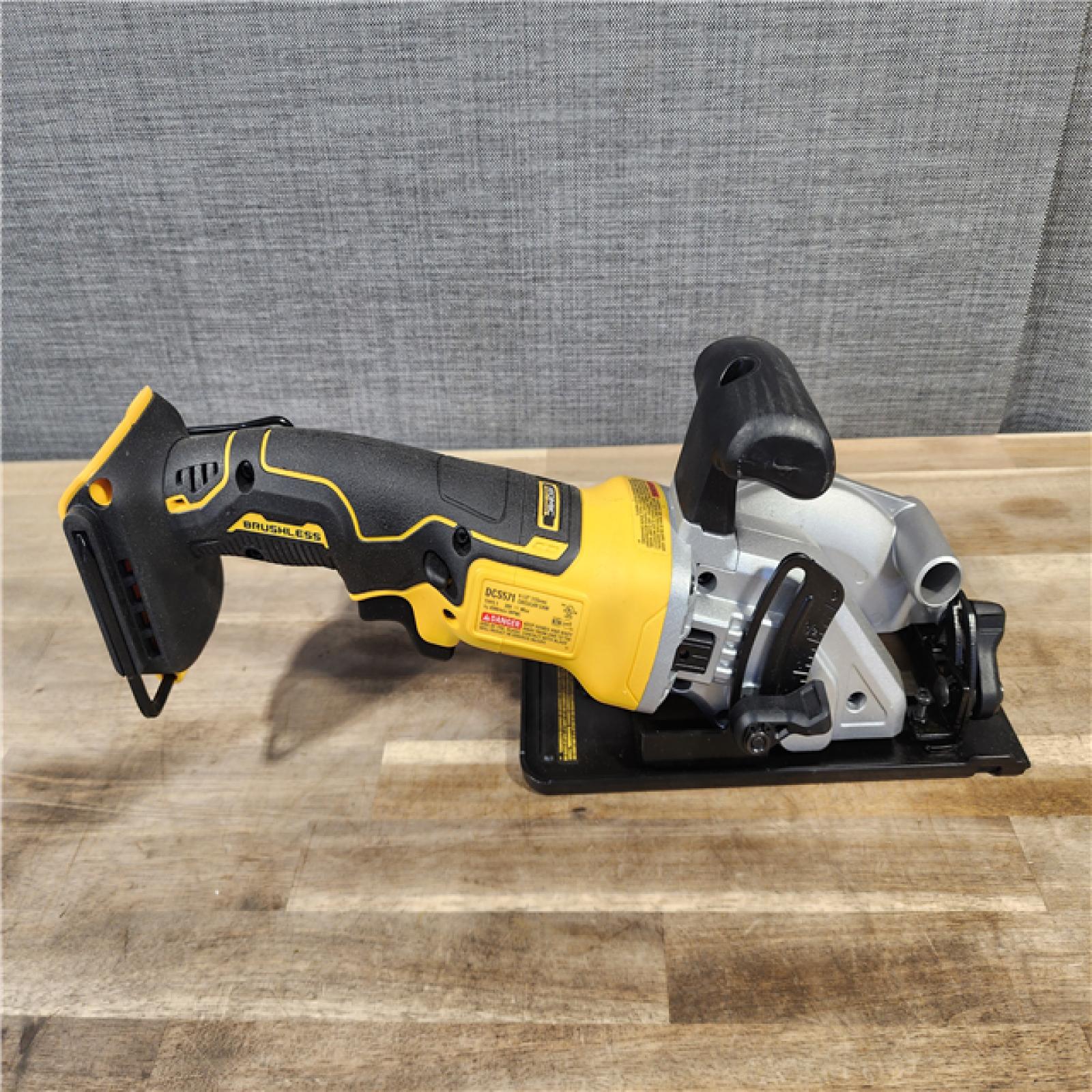 HOUSTON LOCATION - AS-IS DEWALT ATOMIC 20V MAX Cordless Brushless 4-1/2 in. Circular Saw (Tool Only)