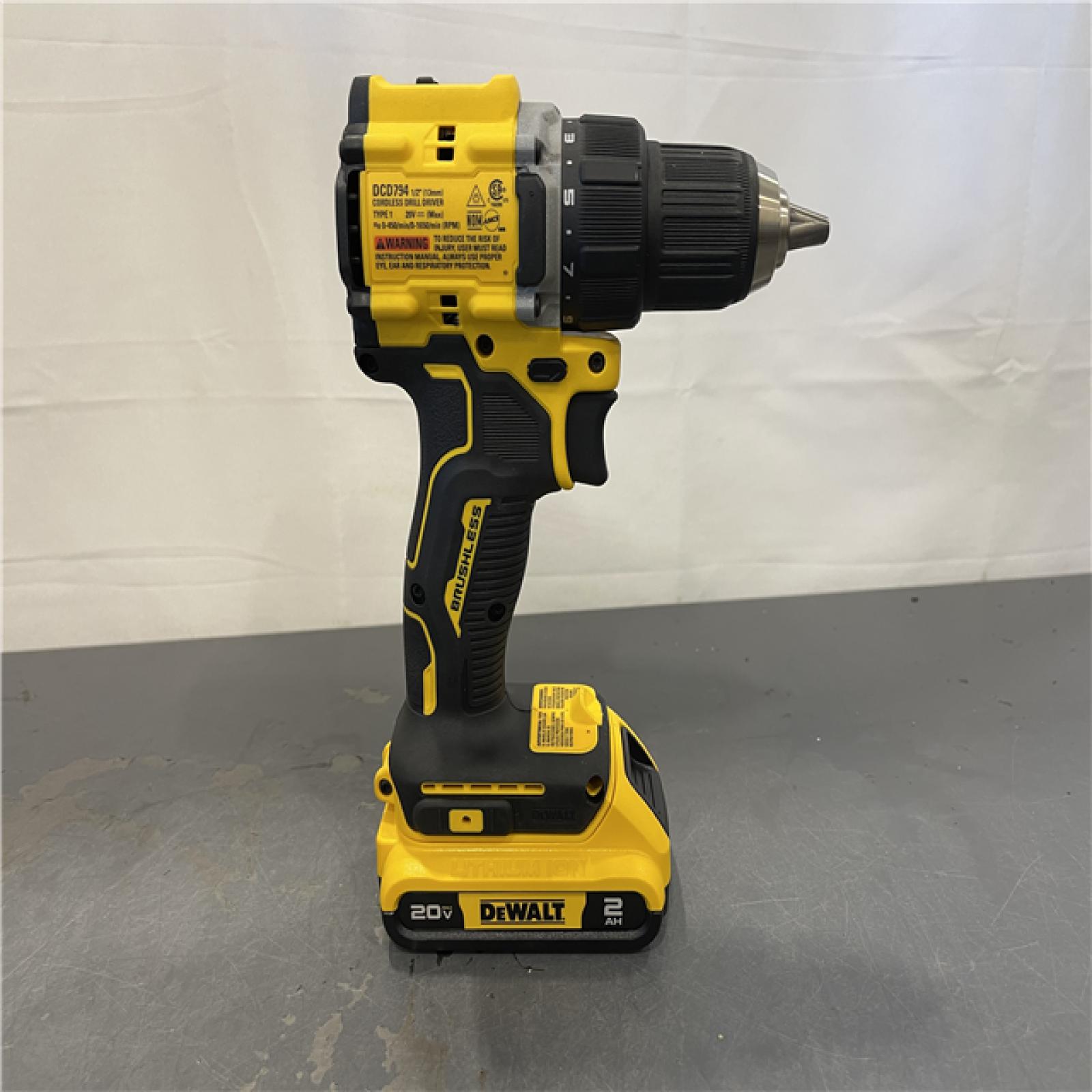 AS-IS- DEWALT ATOMIC COMPACT SERIES 20V MAX* Brushless Cordless 1/2 Drill/Driver Kit