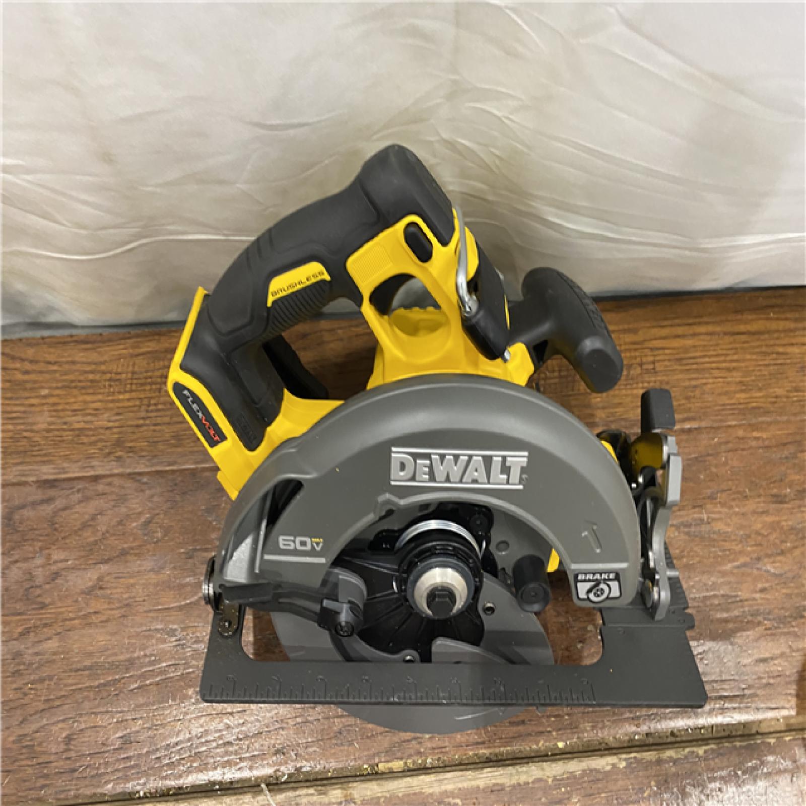 AS-IS DeWALT Flexvolt Max 7-1/4  60V Brushless Circular Saw DCS578B