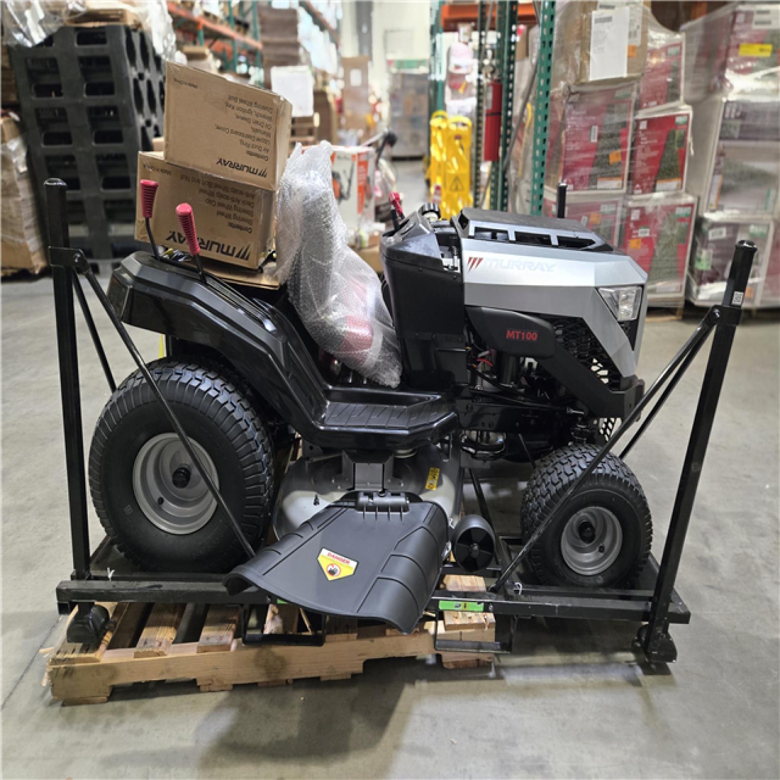 DALLAS LOCATION- Murray MT100 42 in. 13.5 HP 500cc E1350 6-Speed Manual Gas Riding Lawn Tractor Mower