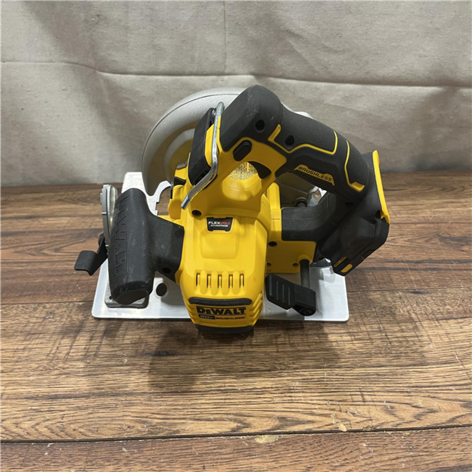 AS-IS DEWALT 20-Volt MAX 7-1/4 in. Cordless Circular Saw (Tool Only)