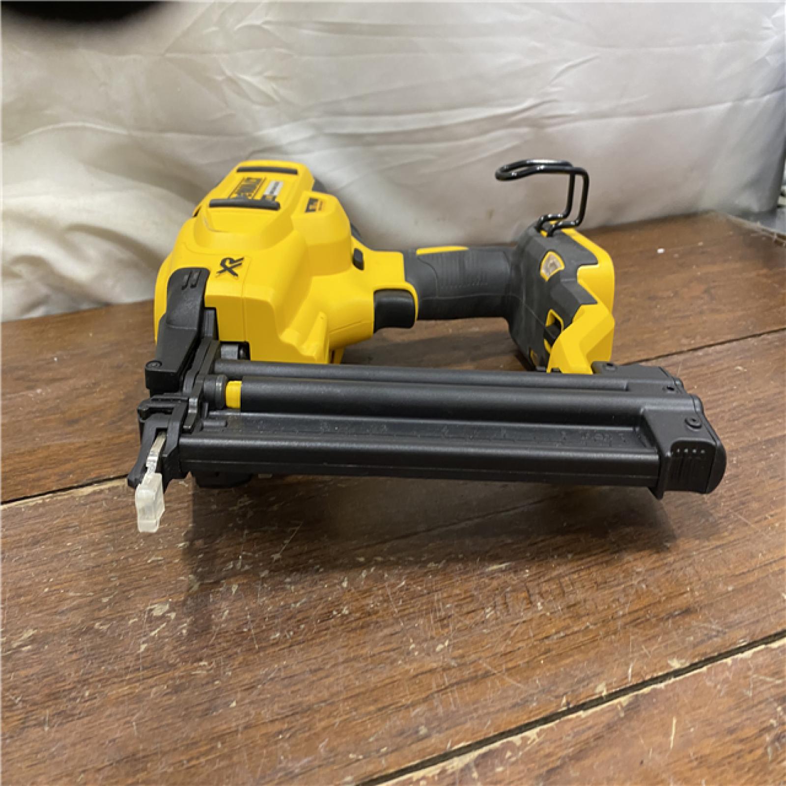 AS-IS DEWALT 20V MAX XR 18 Gauge Brad Nailer Kit