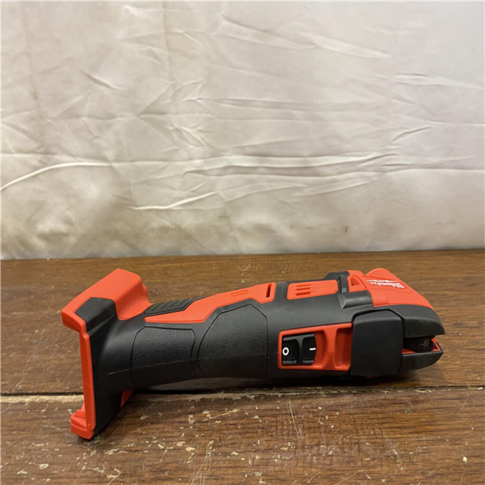 AS-IS Milwaukee 2626-21 M18 18-Volt Lithium-Ion Cordless Oscillating Multi-Tool Kit