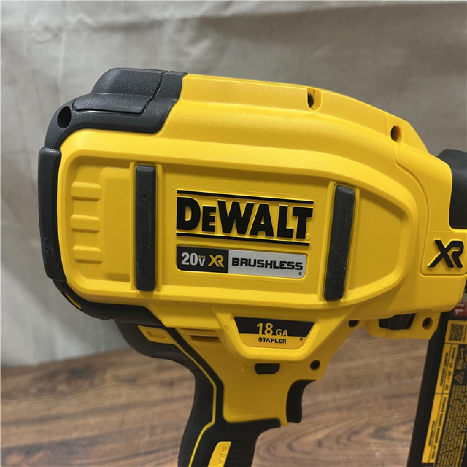 AS-IS DEWALT 20V-MAX XR 18GA BRAD NAILER KIT