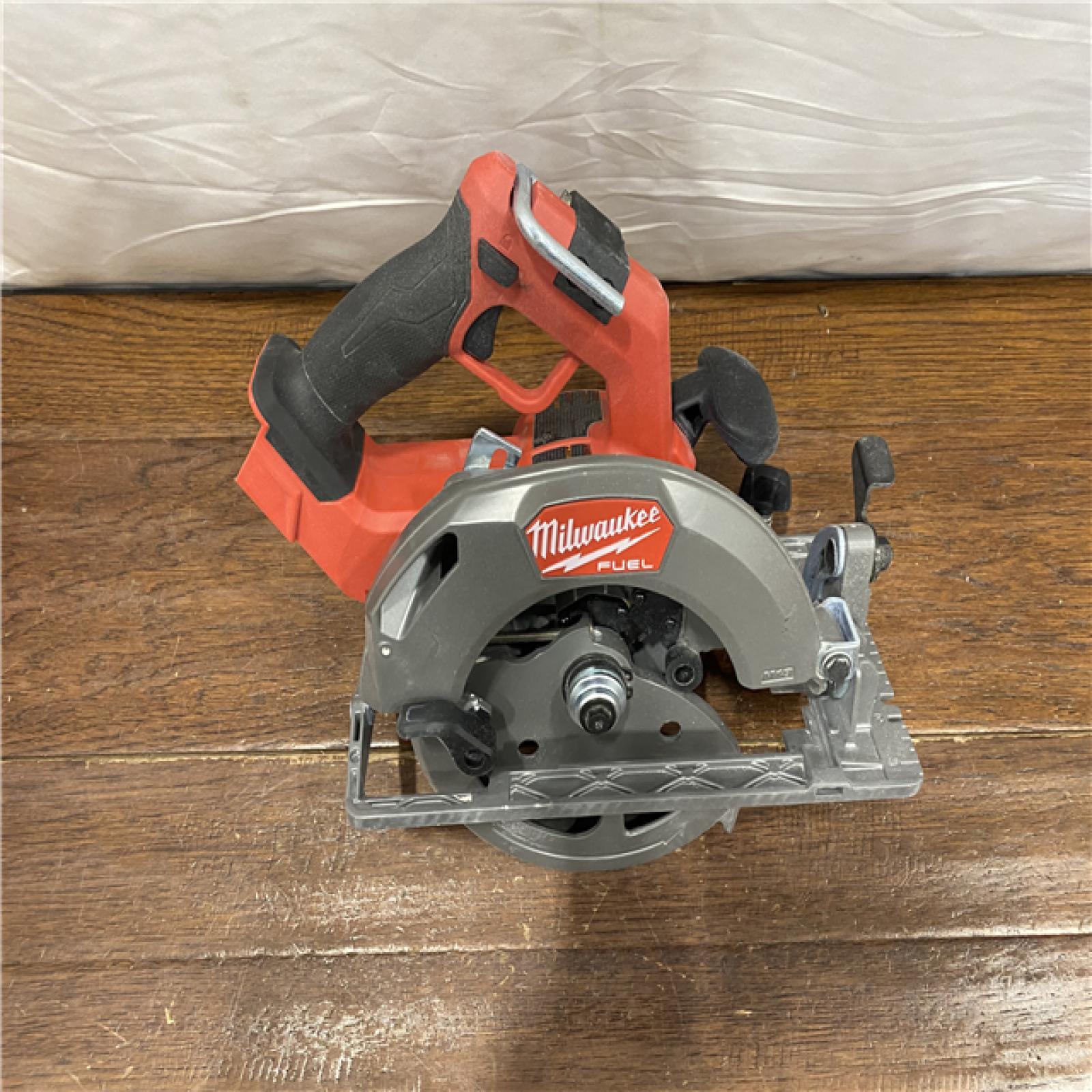 AS-IS Milwaukee Tools M18 FUEL 7-1/4 Circular Saw (Tool Only) 2834-20