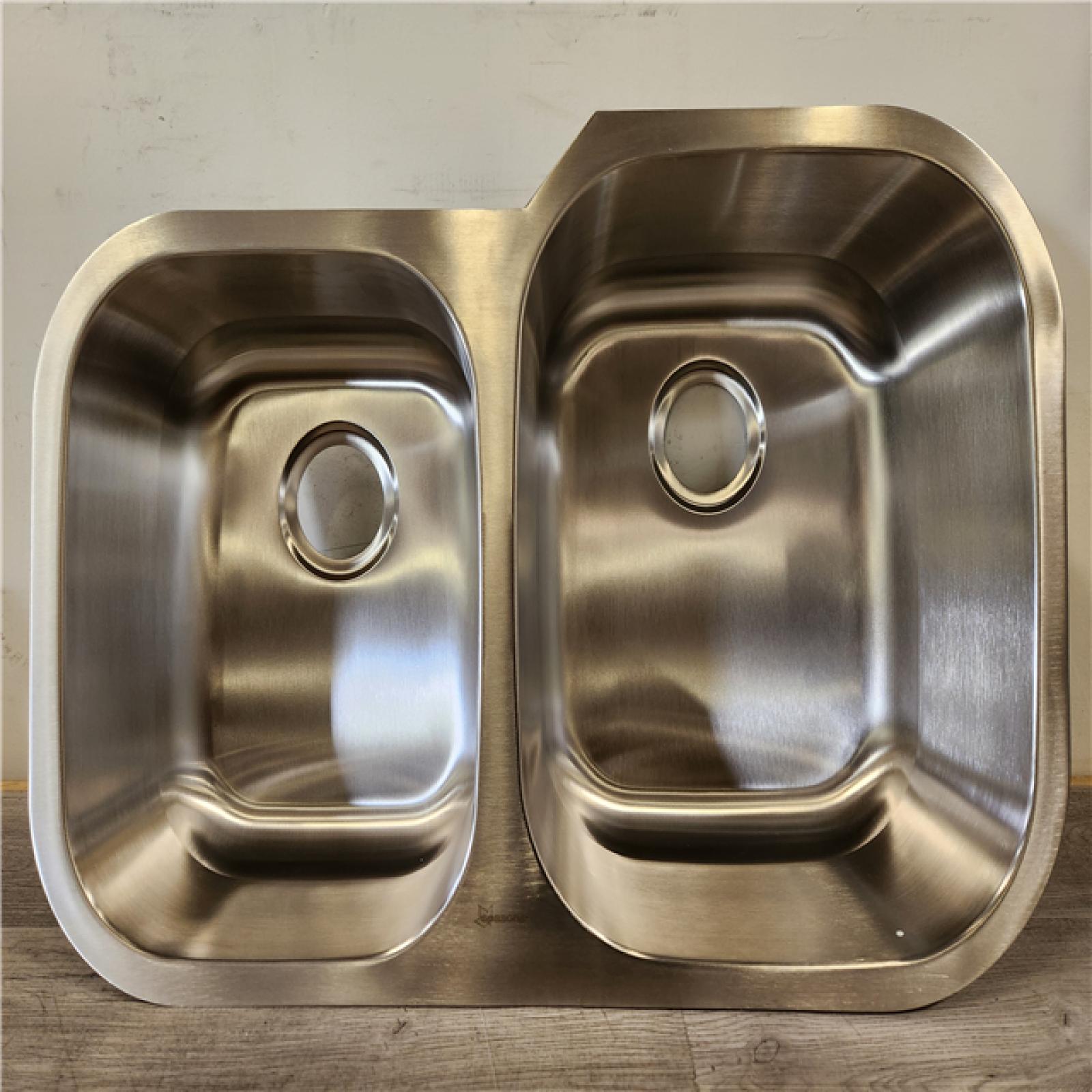 Phoenix Location NEW Seasons Stainless Steel Undermount 31.5 18G Double Bowl Offset Sink Pallet (14 Total) (SEALED)