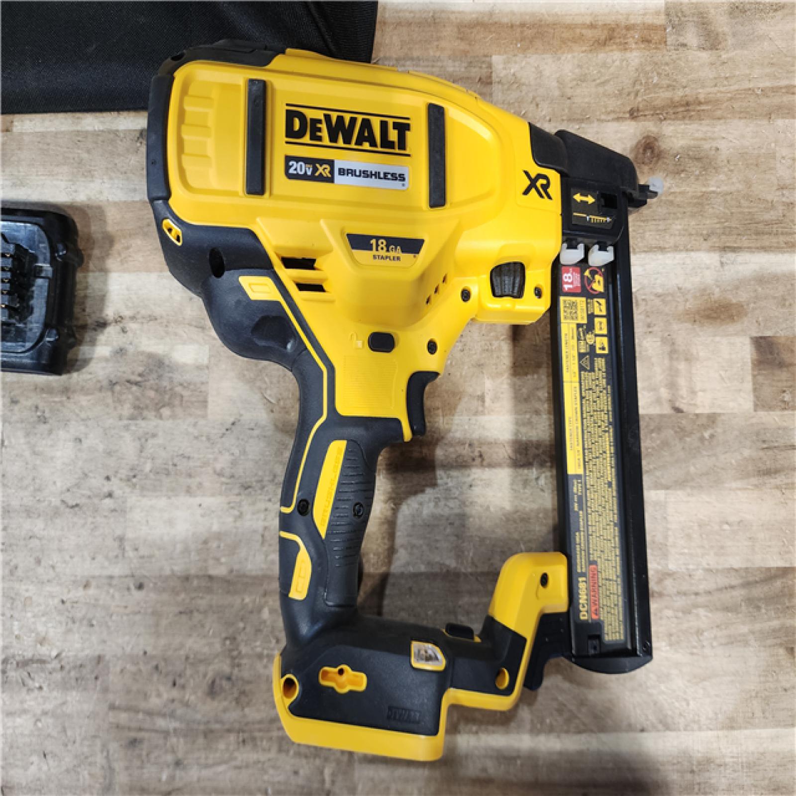 HOUSTON LOCATION - AS - IS DEWALT 20V MAX XR Lithium-Ion Cordless 18-Gauge Narrow Crown Stapler Kit