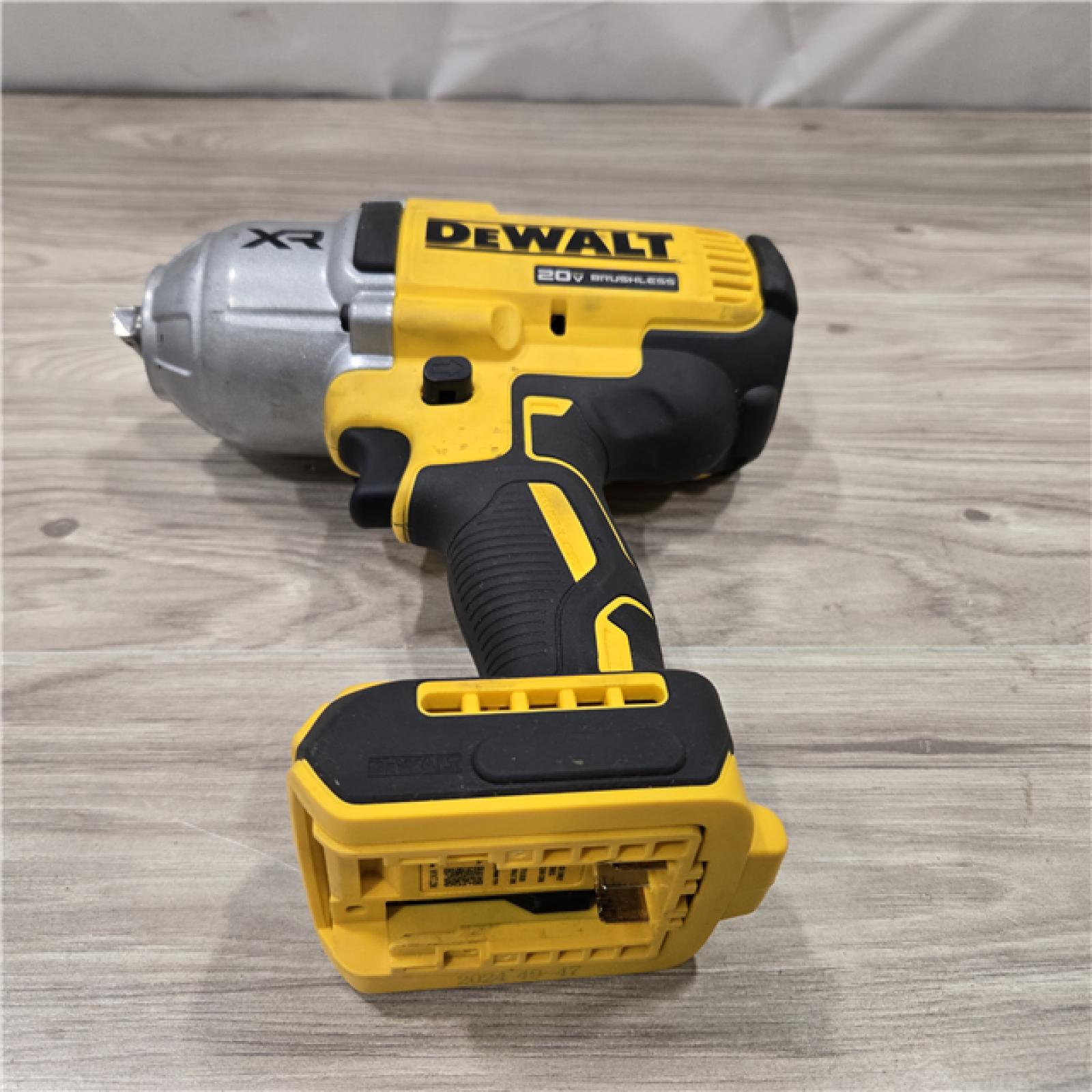 AS-IS Dewalt 20V MAX Cordless 1/2 in. Impact Wrench Kit