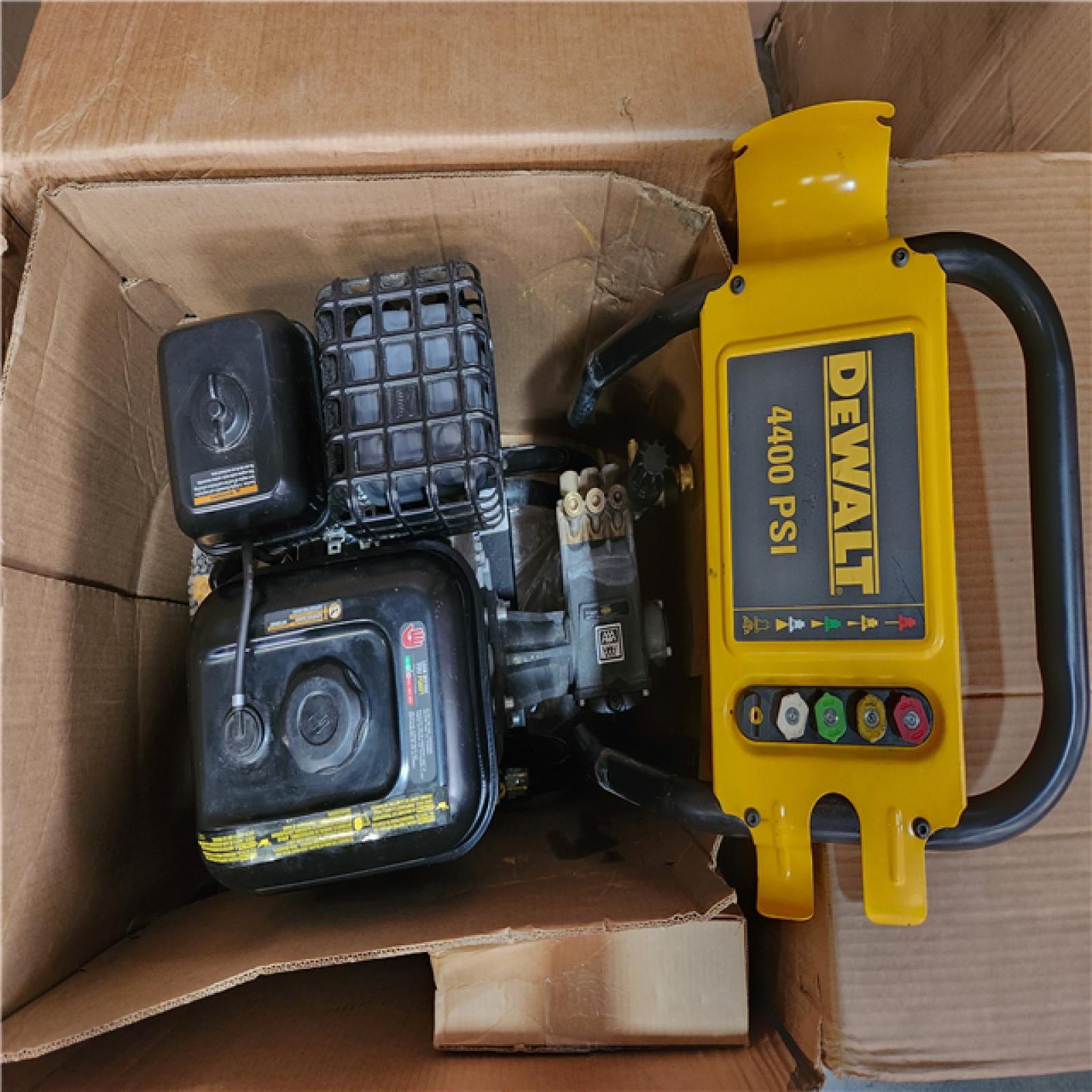 Phoenix DEWALT 4400 PSI 4.0 GPM Gas Pressure Washer with 420cc Engine  Triplex Pump  Commercial Cold Water Power Washer