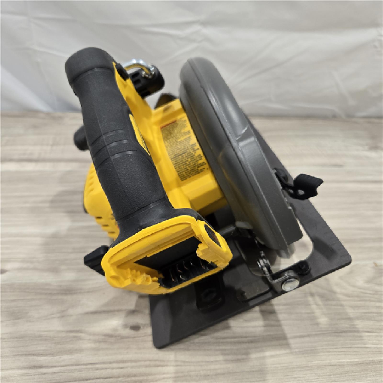 LIKE NEW! - DeWALT Flexvolt Max 7-1/4  60V Brushless Circular Saw DCS578B