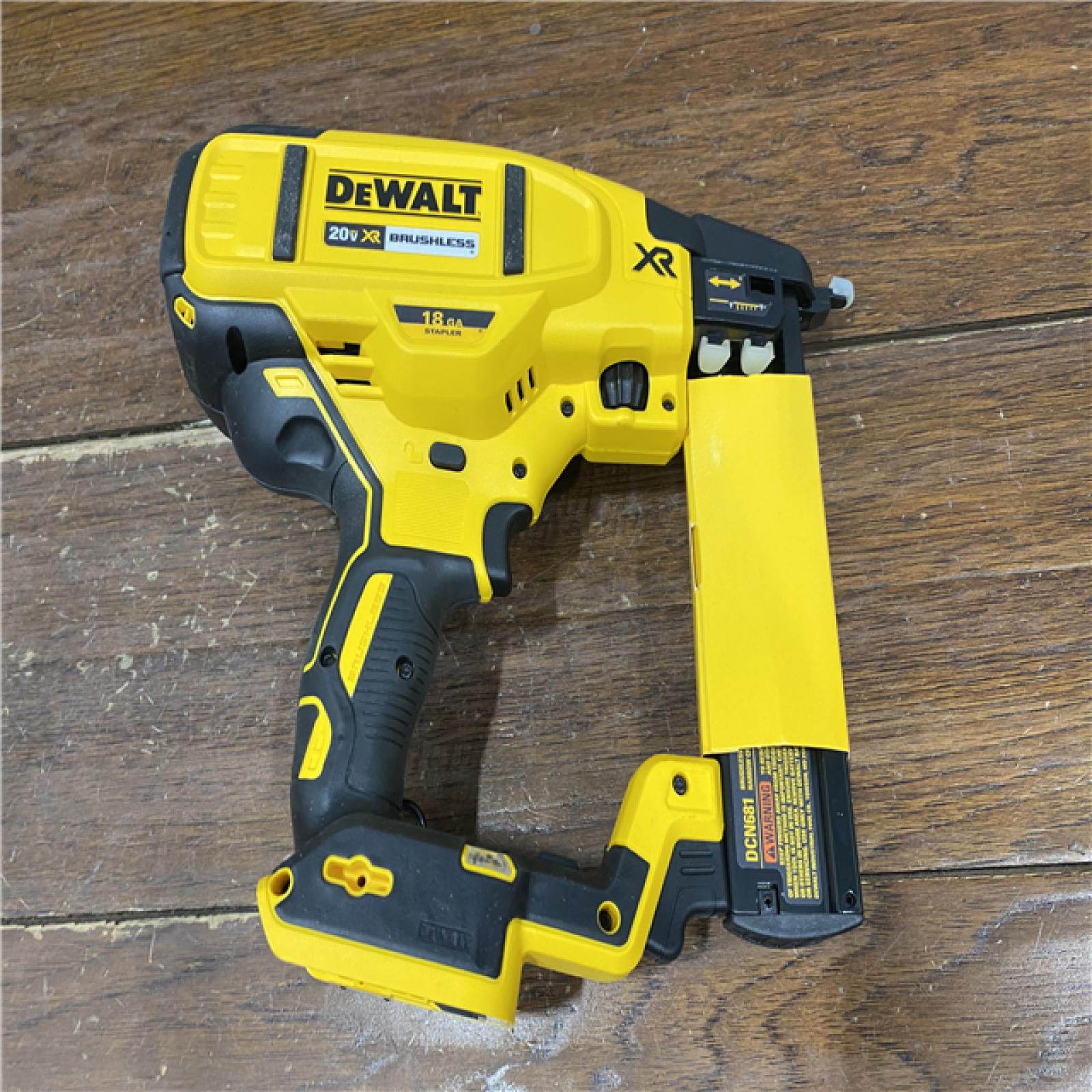 AS-IS DEWALT 20V-MAX XR 18GA BRAD NAILER KIT